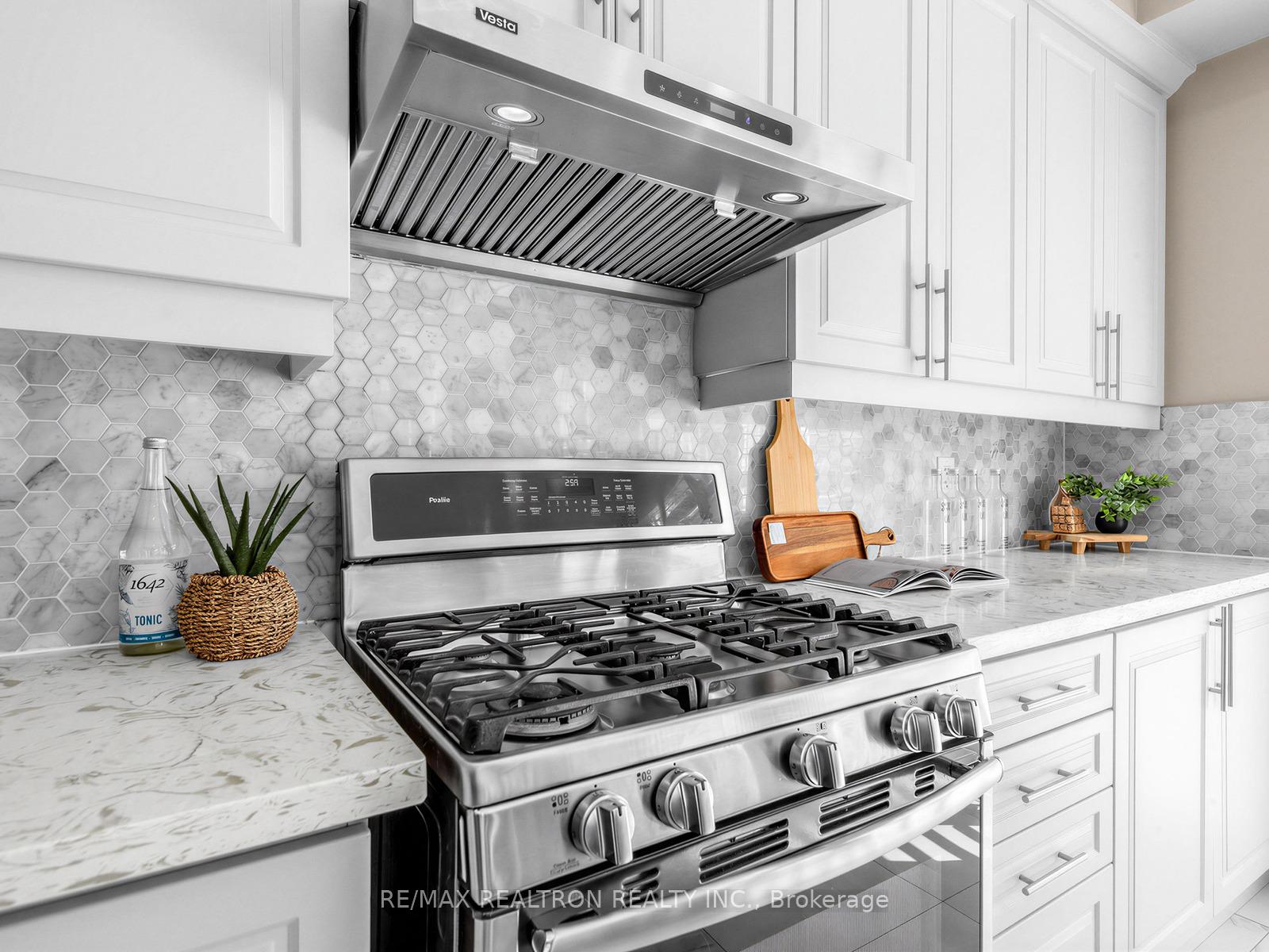 Photo 18 of 21 Rennie Avenue, Markham, Box Grove — HOMEH
