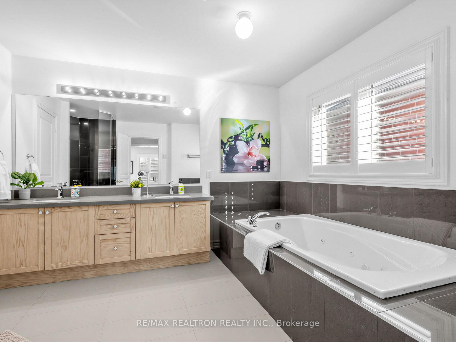 Photo 27 of 21 Rennie Avenue, Markham, Box Grove — HOMEH