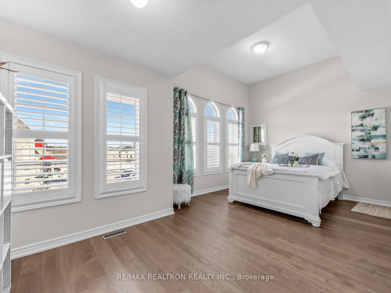 Photo 33 of 21 Rennie Avenue, Markham, Box Grove — HOMEH