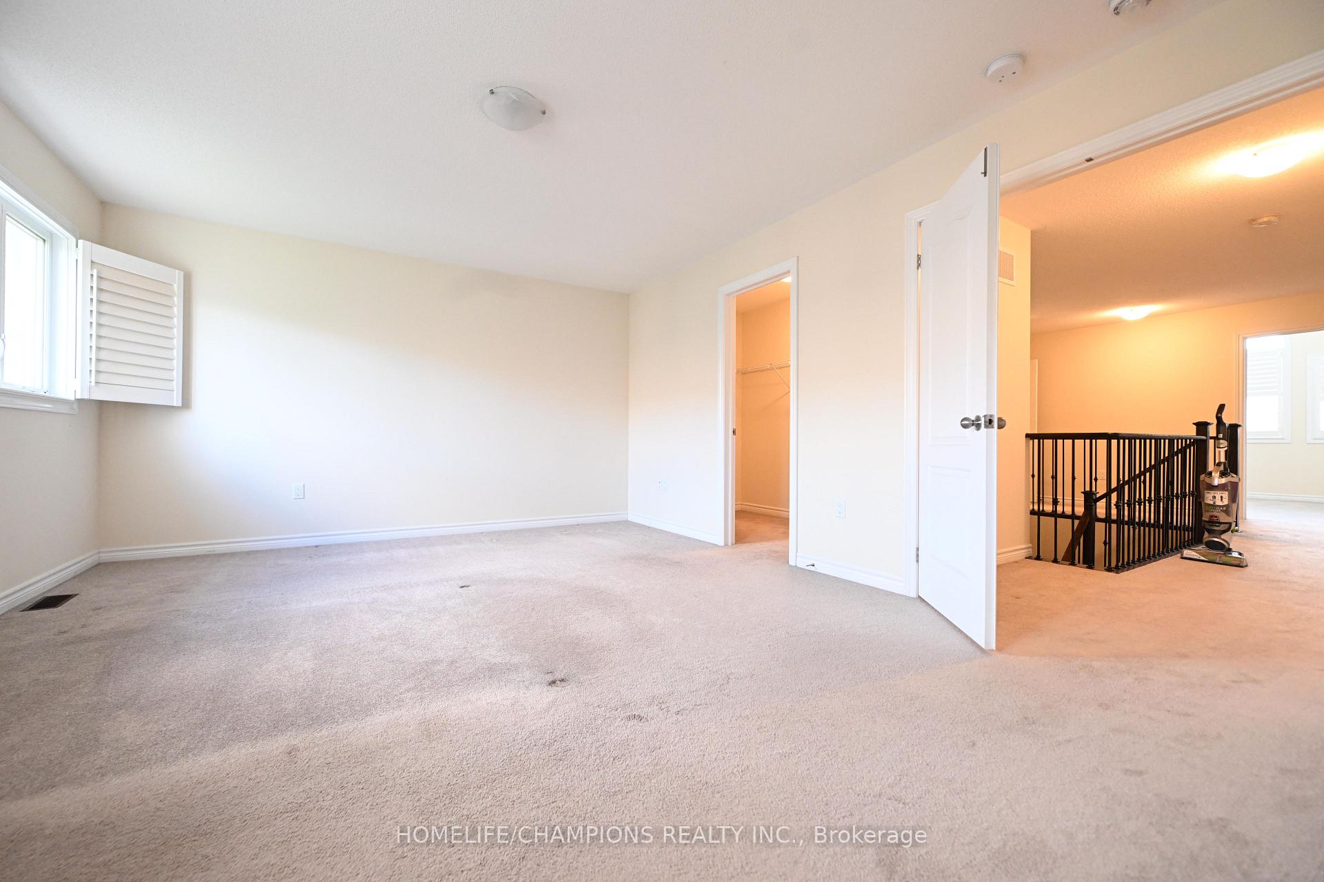 Photo 2 of 211 Northglen Boulevard, Clarington, Bowmanville — HOMEH