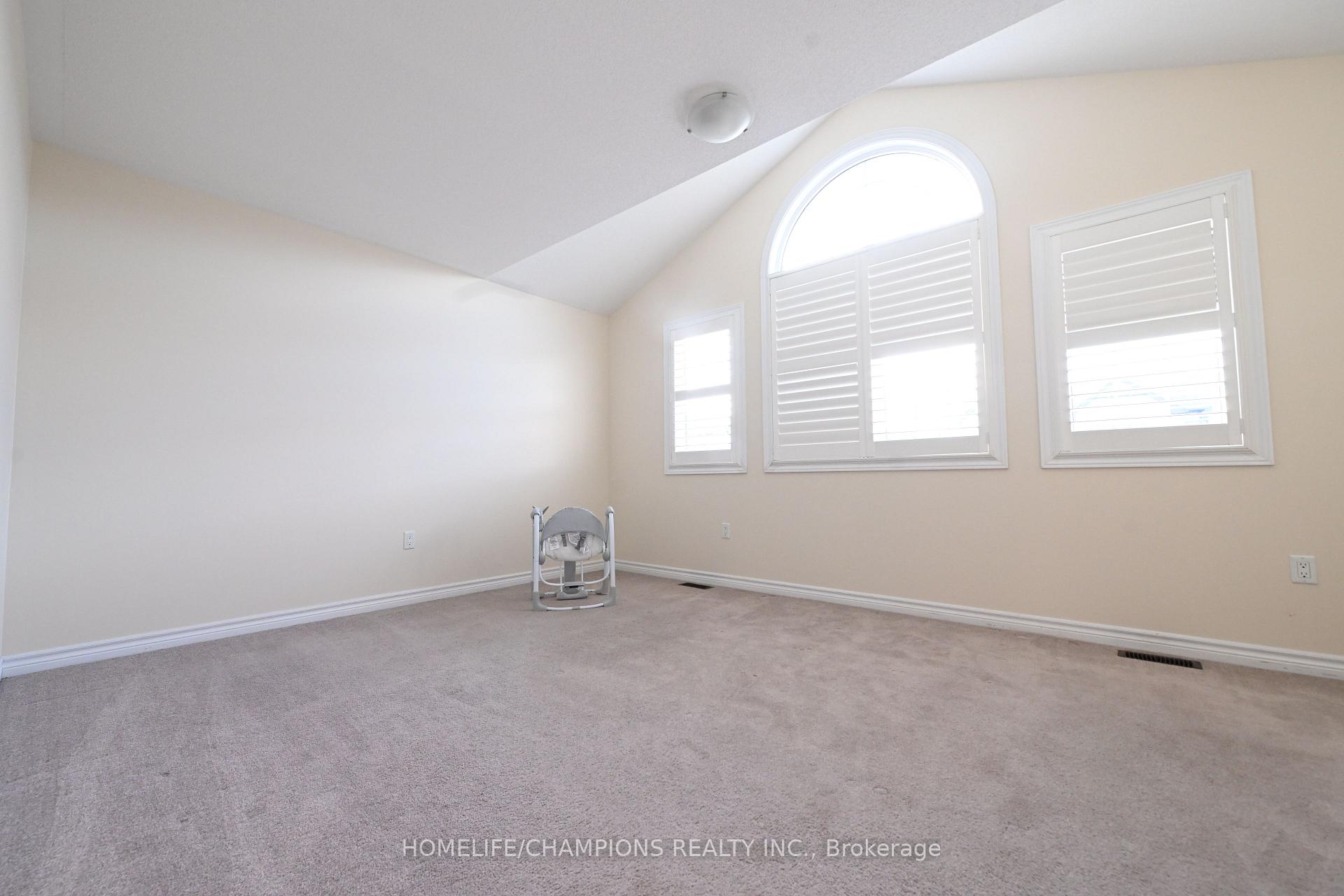 Photo 4 of 211 Northglen Boulevard, Clarington, Bowmanville — HOMEH