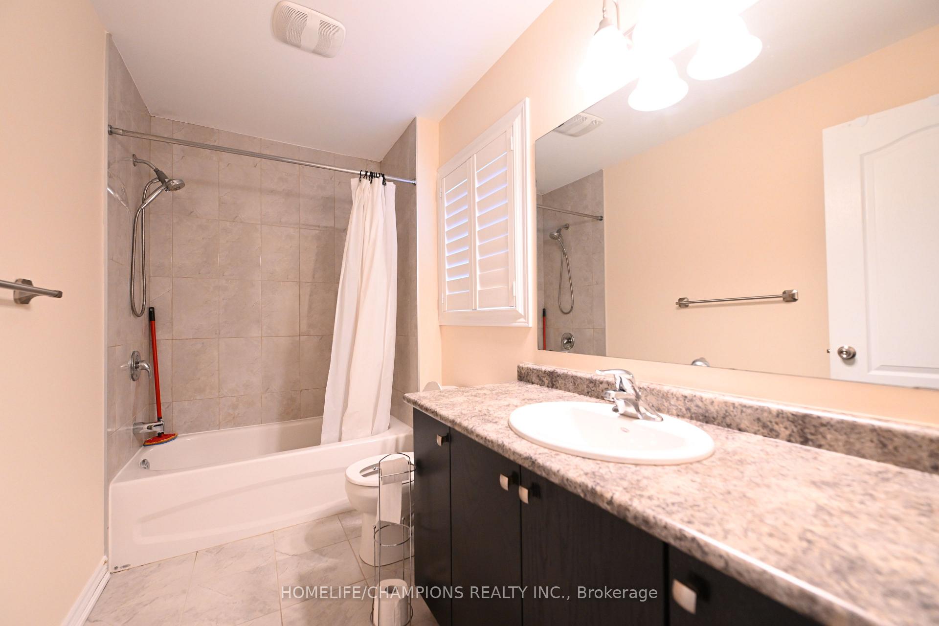 Photo 8 of 211 Northglen Boulevard, Clarington, Bowmanville — HOMEH
