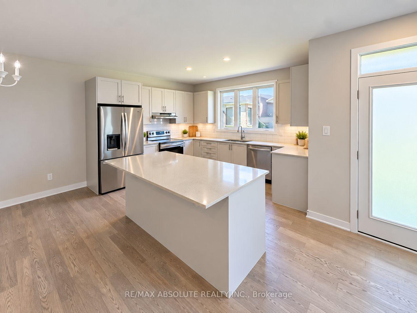 Photo 4 of 344 Peninsula Road, Ottawa, Barrhaven - Heritage Park — HOMEH
