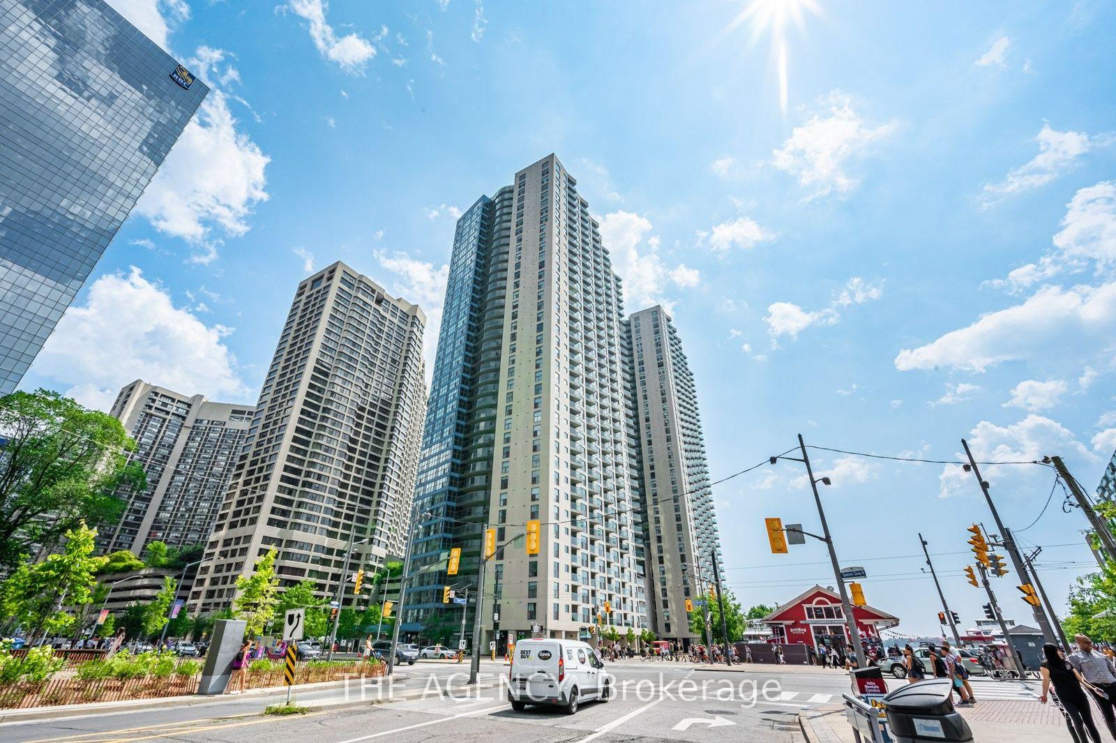 Photo 2 of Unit 606, 99 Harbour Square, Toronto, Waterfront Communities — HOMEH
