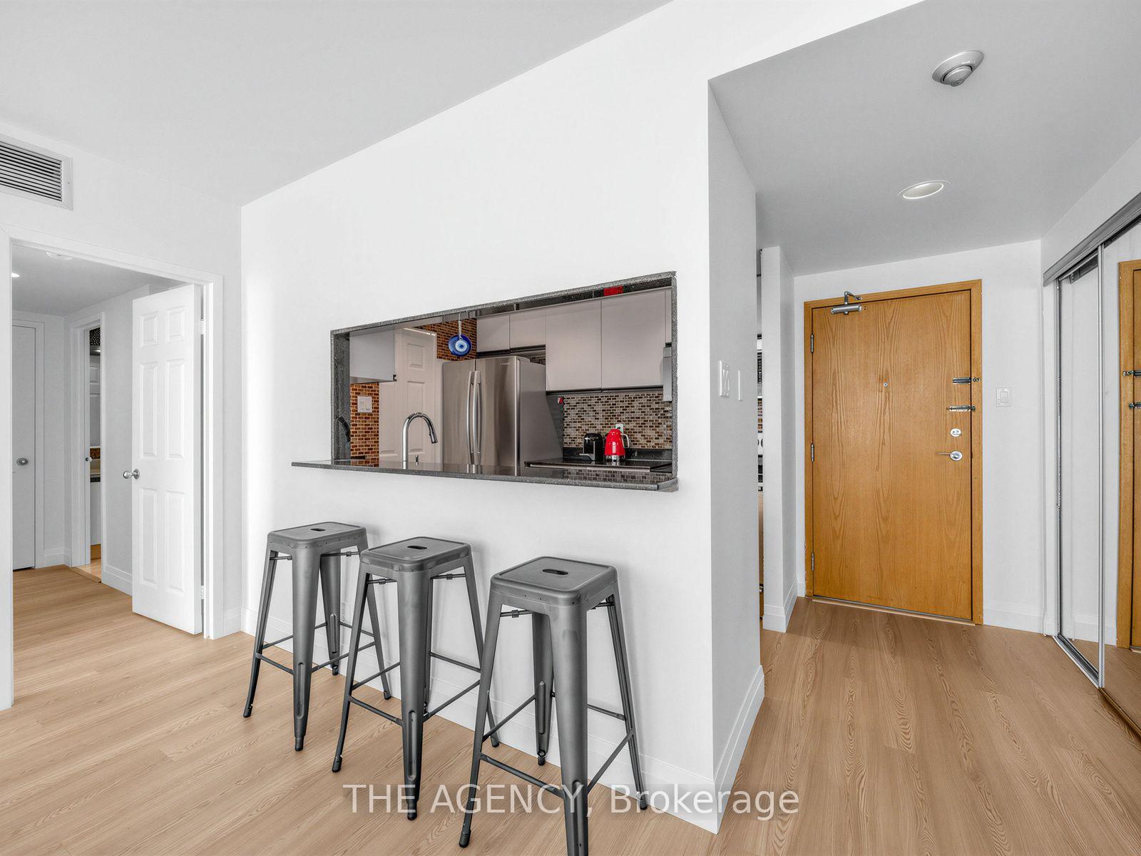 Photo 4 of Unit 606, 99 Harbour Square, Toronto, Waterfront Communities — HOMEH