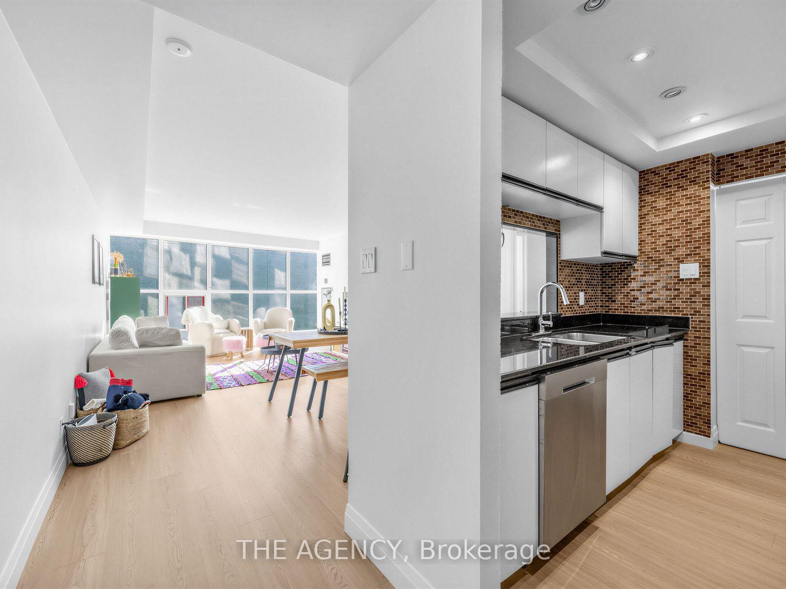 Photo 5 of Unit 606, 99 Harbour Square, Toronto, Waterfront Communities — HOMEH