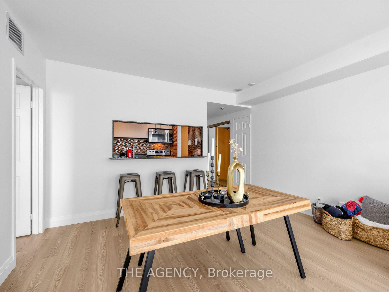 Photo 6 of Unit 606, 99 Harbour Square, Toronto, Waterfront Communities — HOMEH