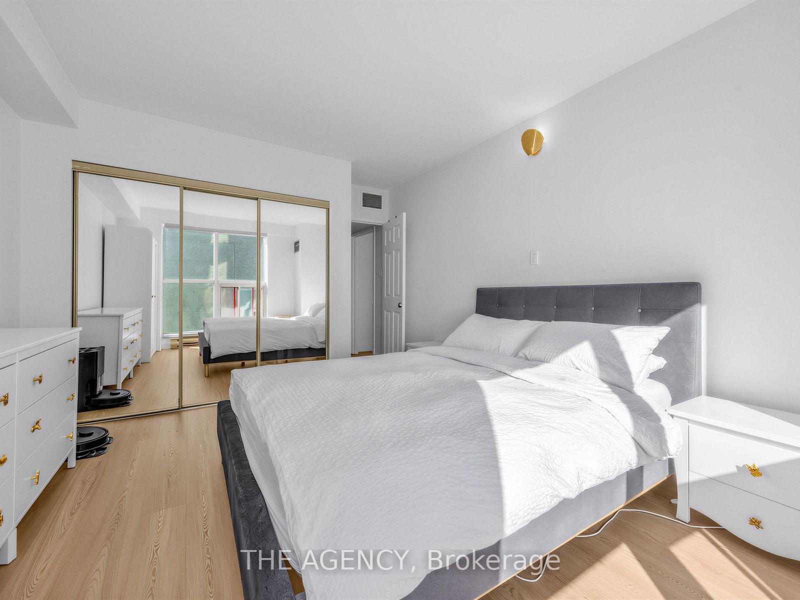 Photo 26 of Unit 606, 99 Harbour Square, Toronto, Waterfront Communities — HOMEH