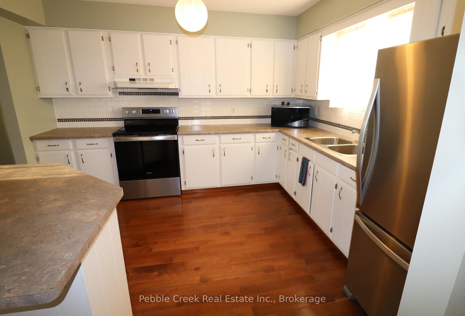 Photo 7 of 21 Suncoast Drive W, Goderich, Goderich (Town) — HOMEH
