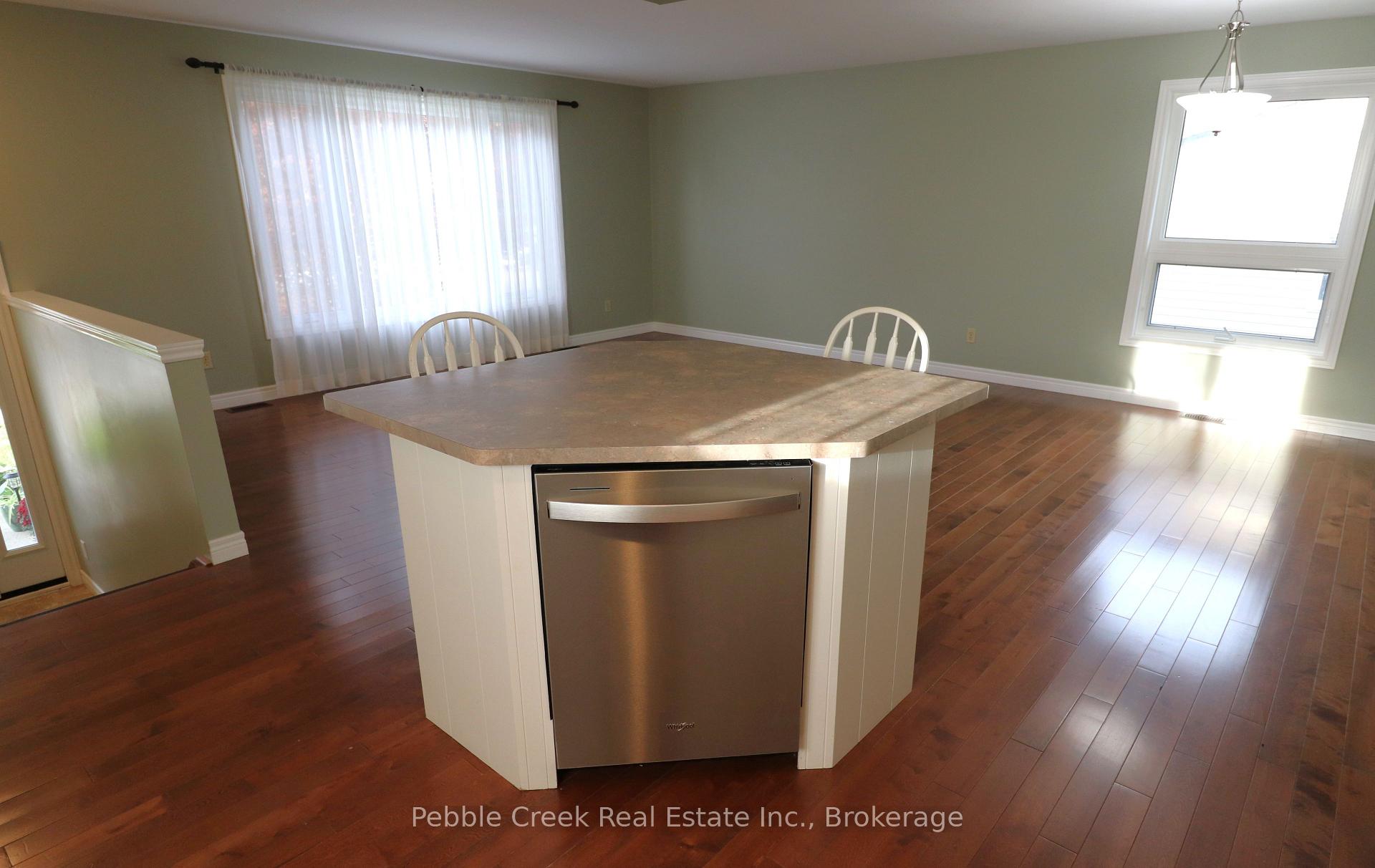Photo 9 of 21 Suncoast Drive W, Goderich, Goderich (Town) — HOMEH