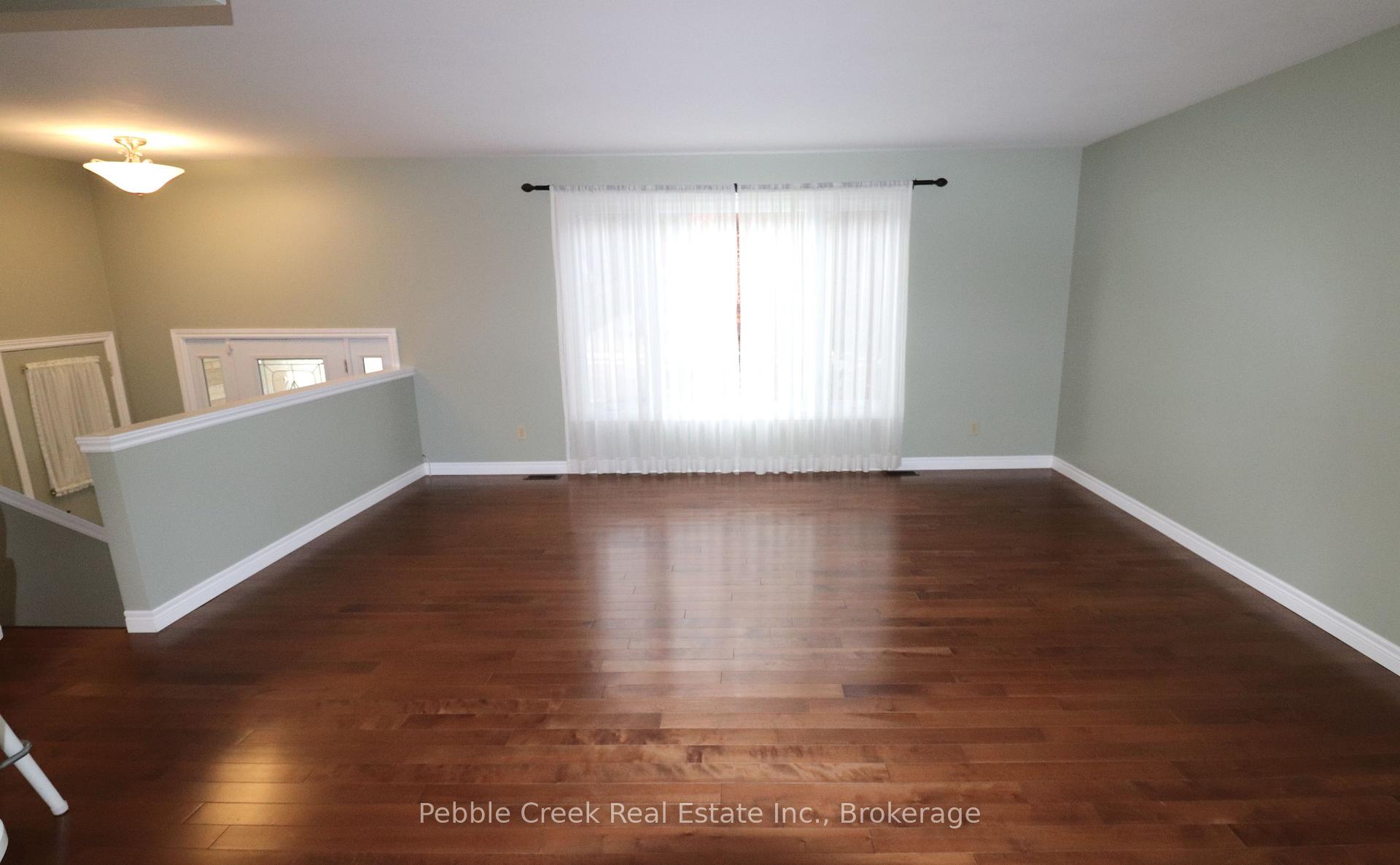 Photo 10 of 21 Suncoast Drive W, Goderich, Goderich (Town) — HOMEH