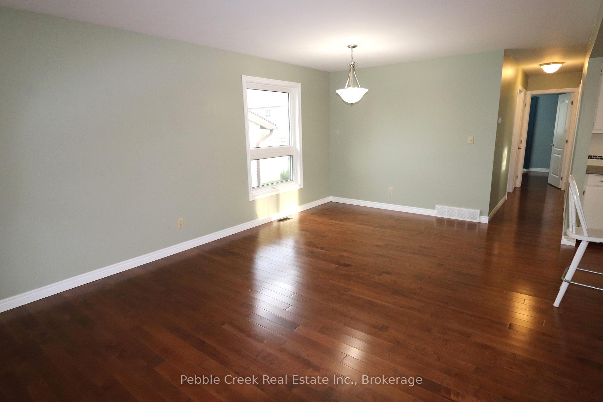 Photo 11 of 21 Suncoast Drive W, Goderich, Goderich (Town) — HOMEH