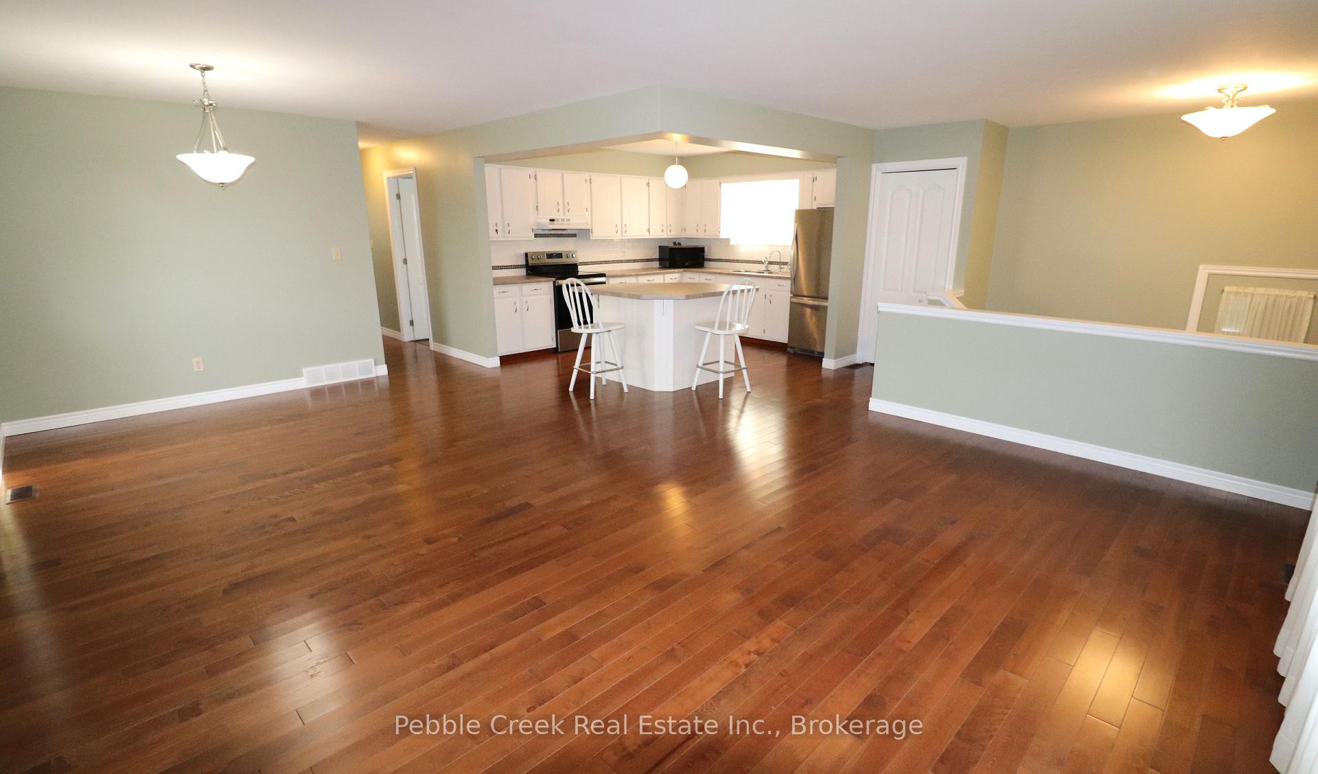 Photo 12 of 21 Suncoast Drive W, Goderich, Goderich (Town) — HOMEH