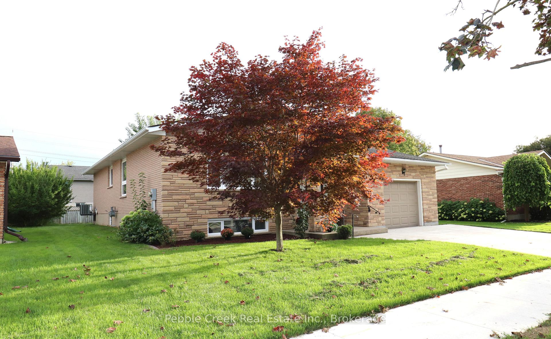 Photo 32 of 21 Suncoast Drive W, Goderich, Goderich (Town) — HOMEH