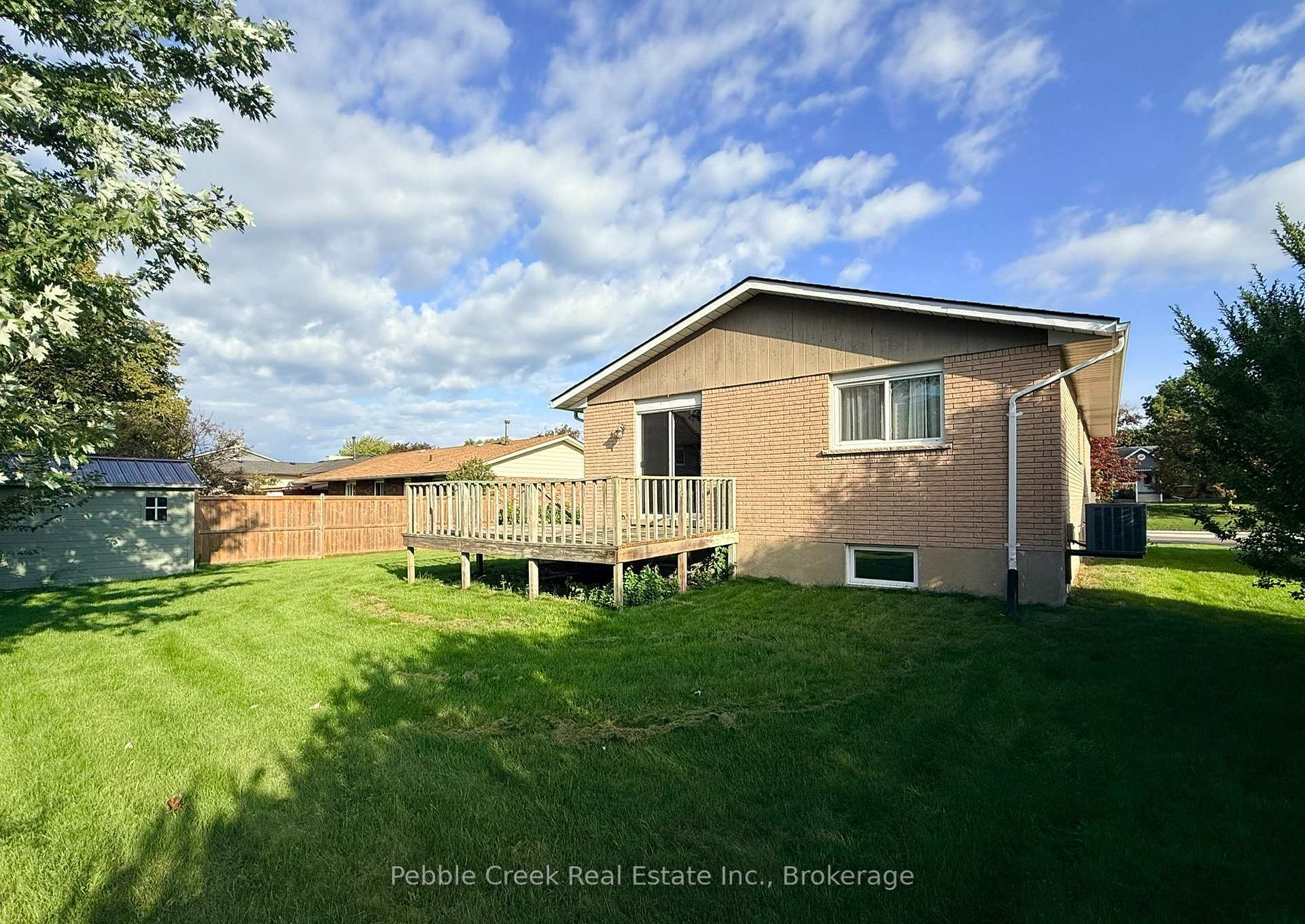 Photo 33 of 21 Suncoast Drive W, Goderich, Goderich (Town) — HOMEH