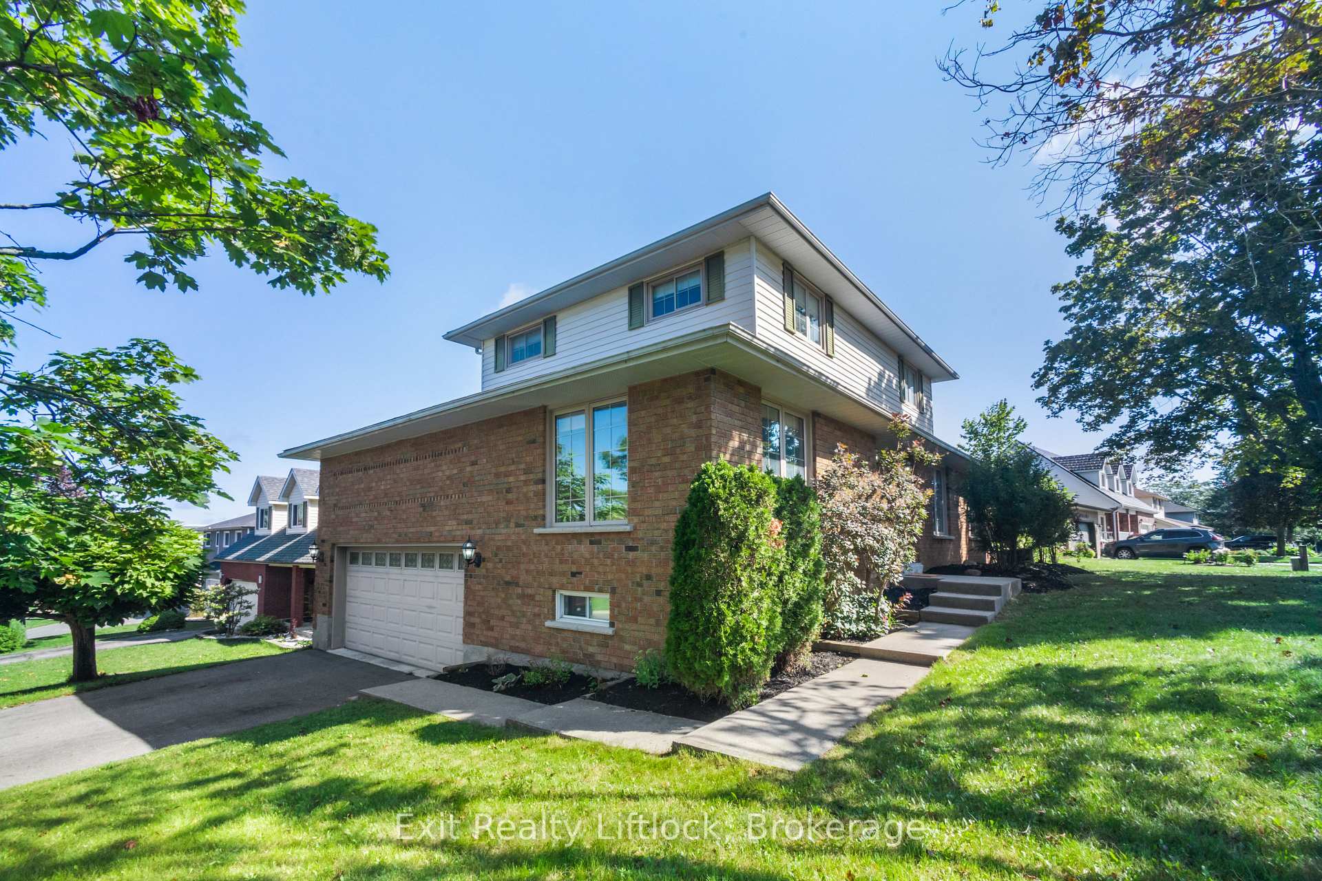Photo 3 of 958 Smithside Court, Peterborough, Monaghan Ward 2 — HOMEH