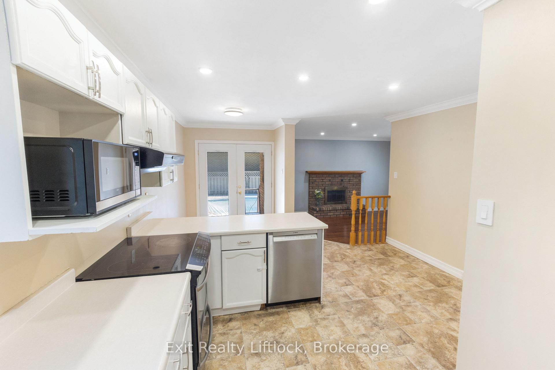 Photo 5 of 958 Smithside Court, Peterborough, Monaghan Ward 2 — HOMEH