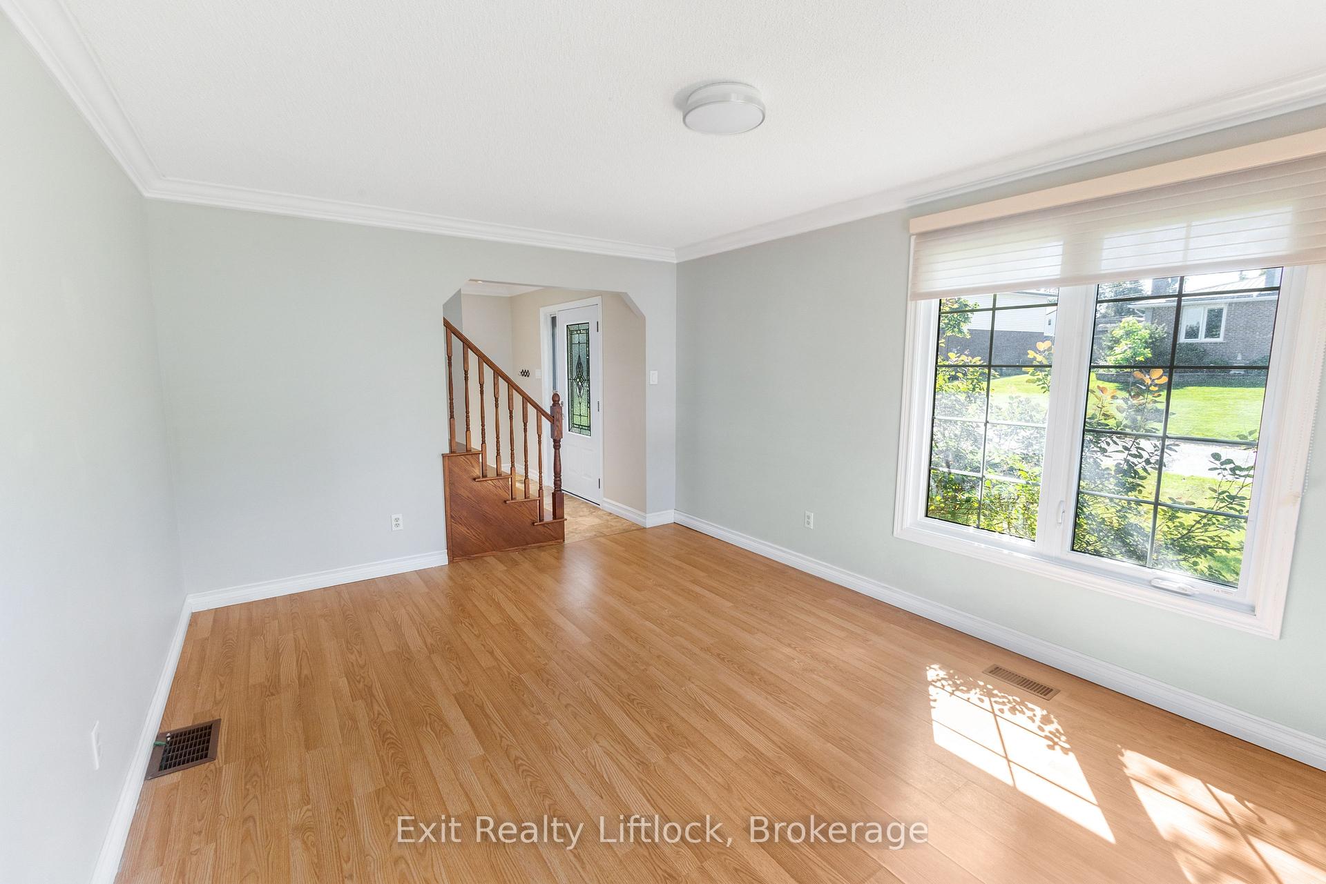 Photo 14 of 958 Smithside Court, Peterborough, Monaghan Ward 2 — HOMEH