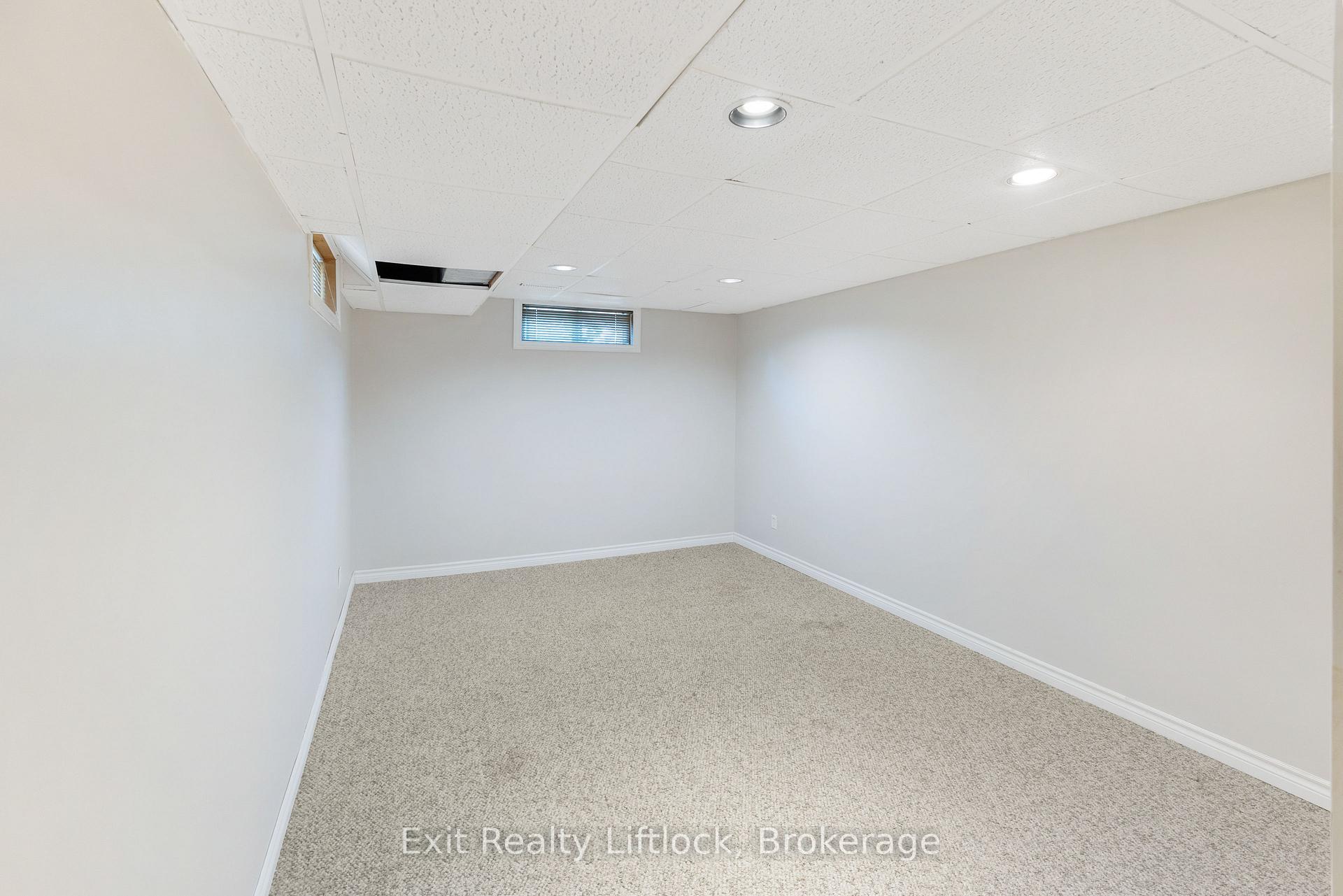 Photo 27 of 958 Smithside Court, Peterborough, Monaghan Ward 2 — HOMEH