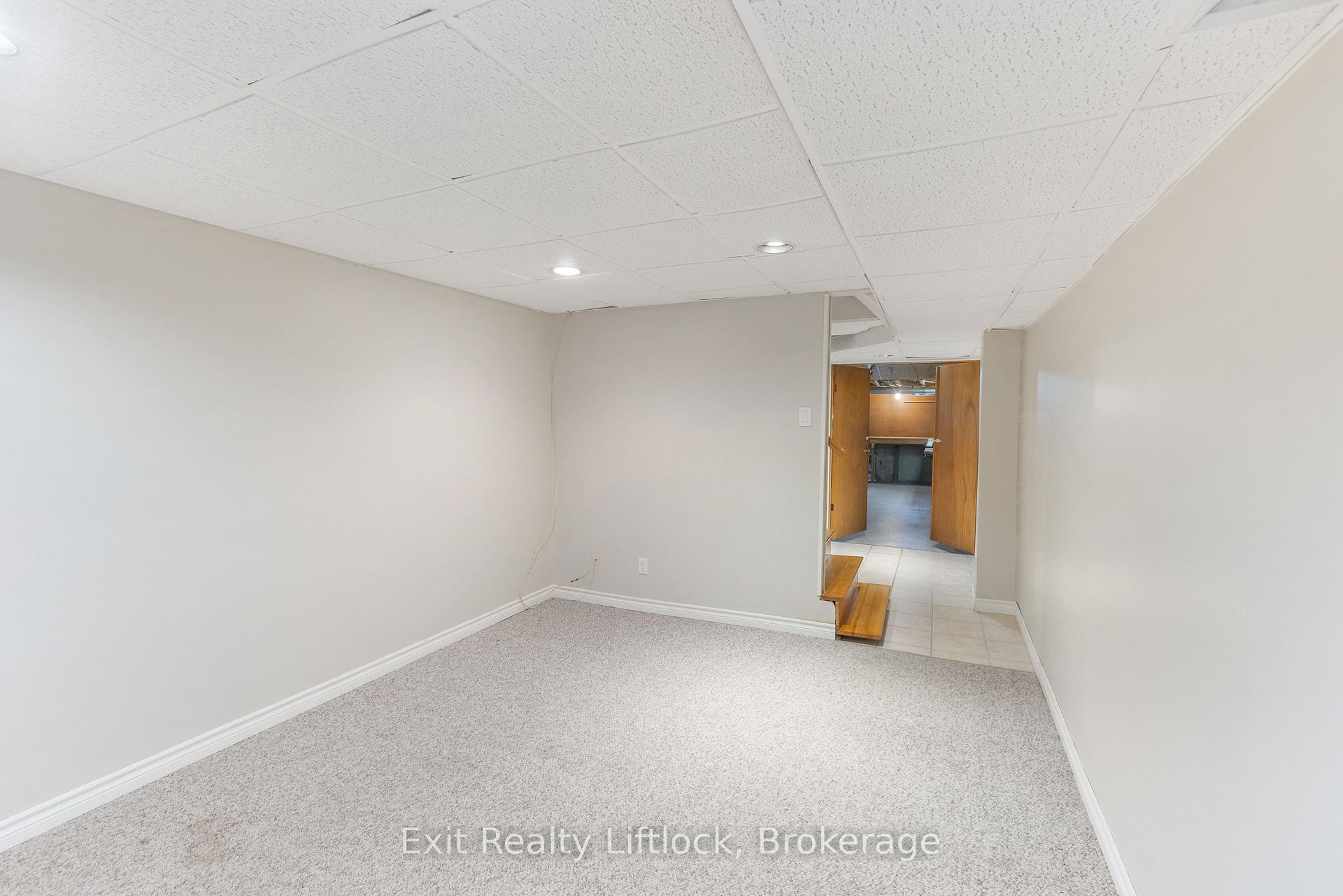 Photo 28 of 958 Smithside Court, Peterborough, Monaghan Ward 2 — HOMEH