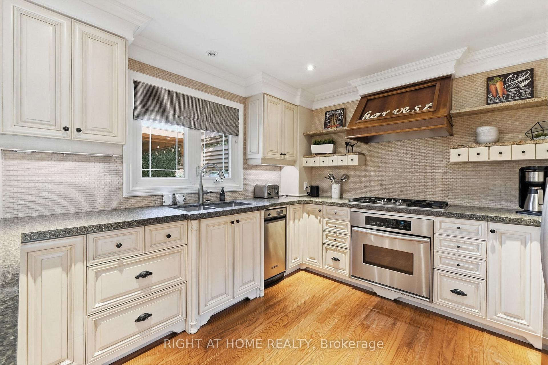 Photo 10 of 1594 Heritage Way, Oakville, Glen Abbey — HOMEH