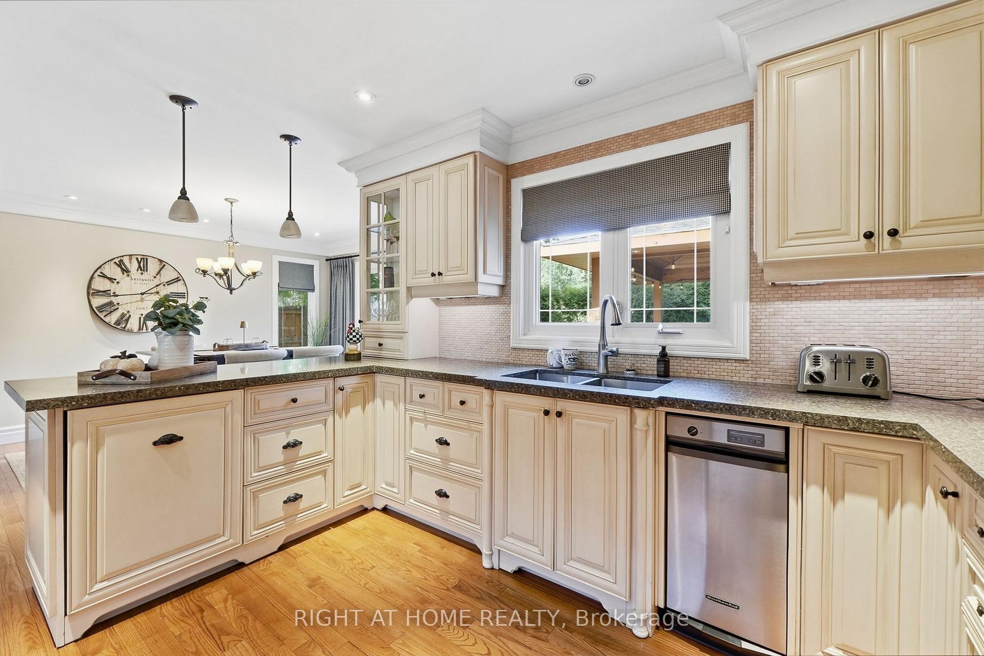 Photo 11 of 1594 Heritage Way, Oakville, Glen Abbey — HOMEH