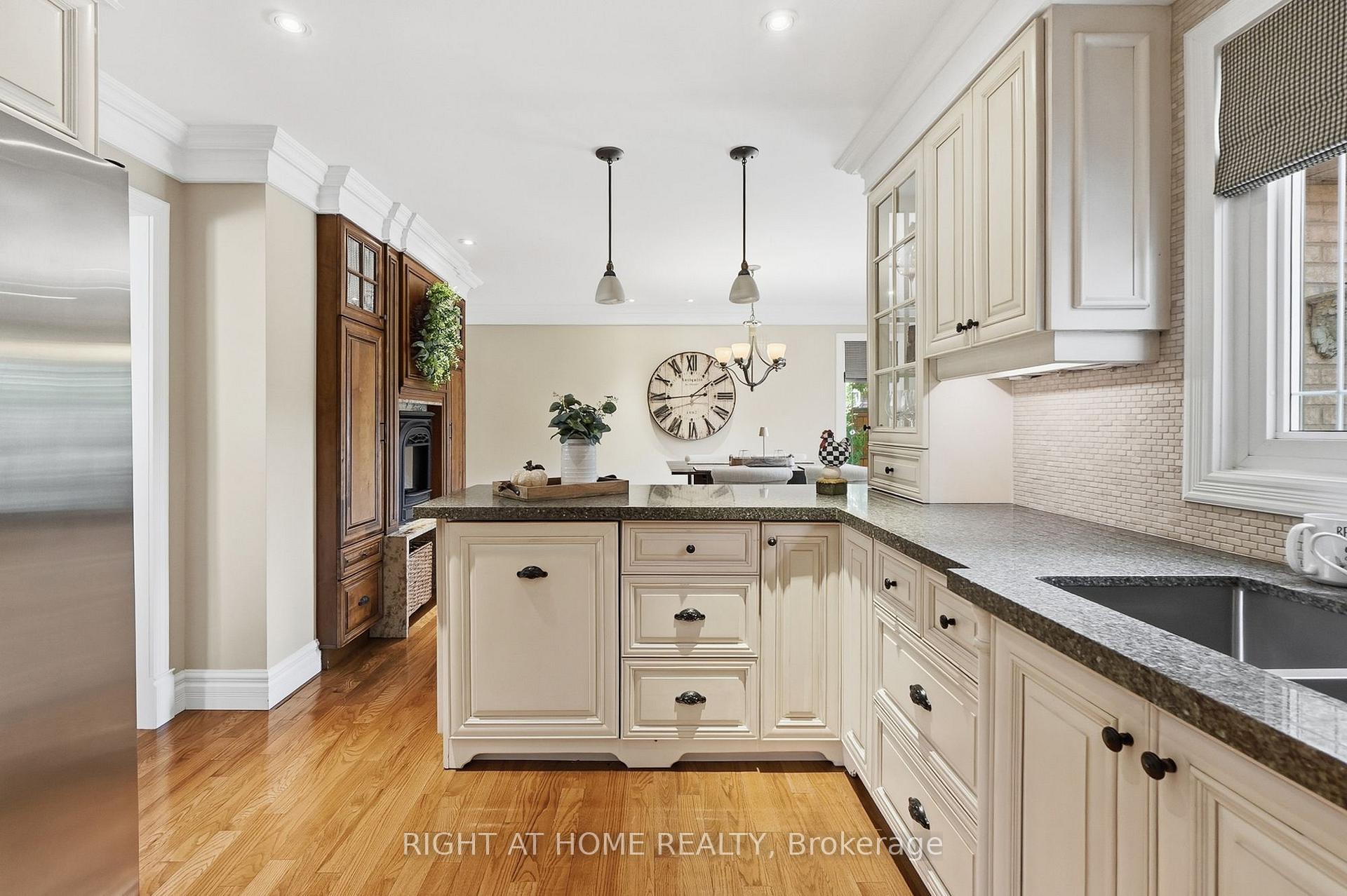 Photo 13 of 1594 Heritage Way, Oakville, Glen Abbey — HOMEH