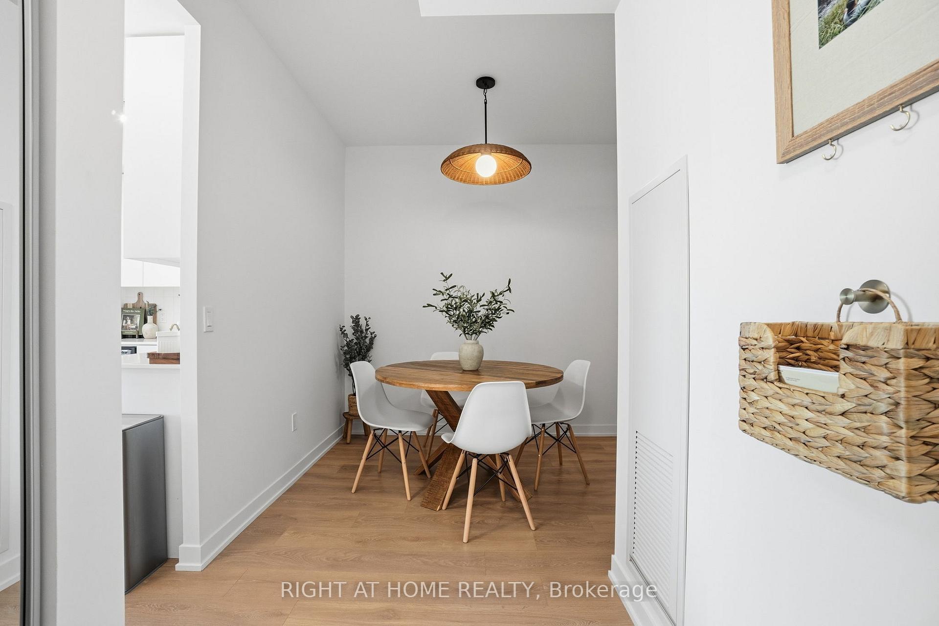 Photo 4 of 10 Abeja Street, Vaughan, Concord — HOMEH