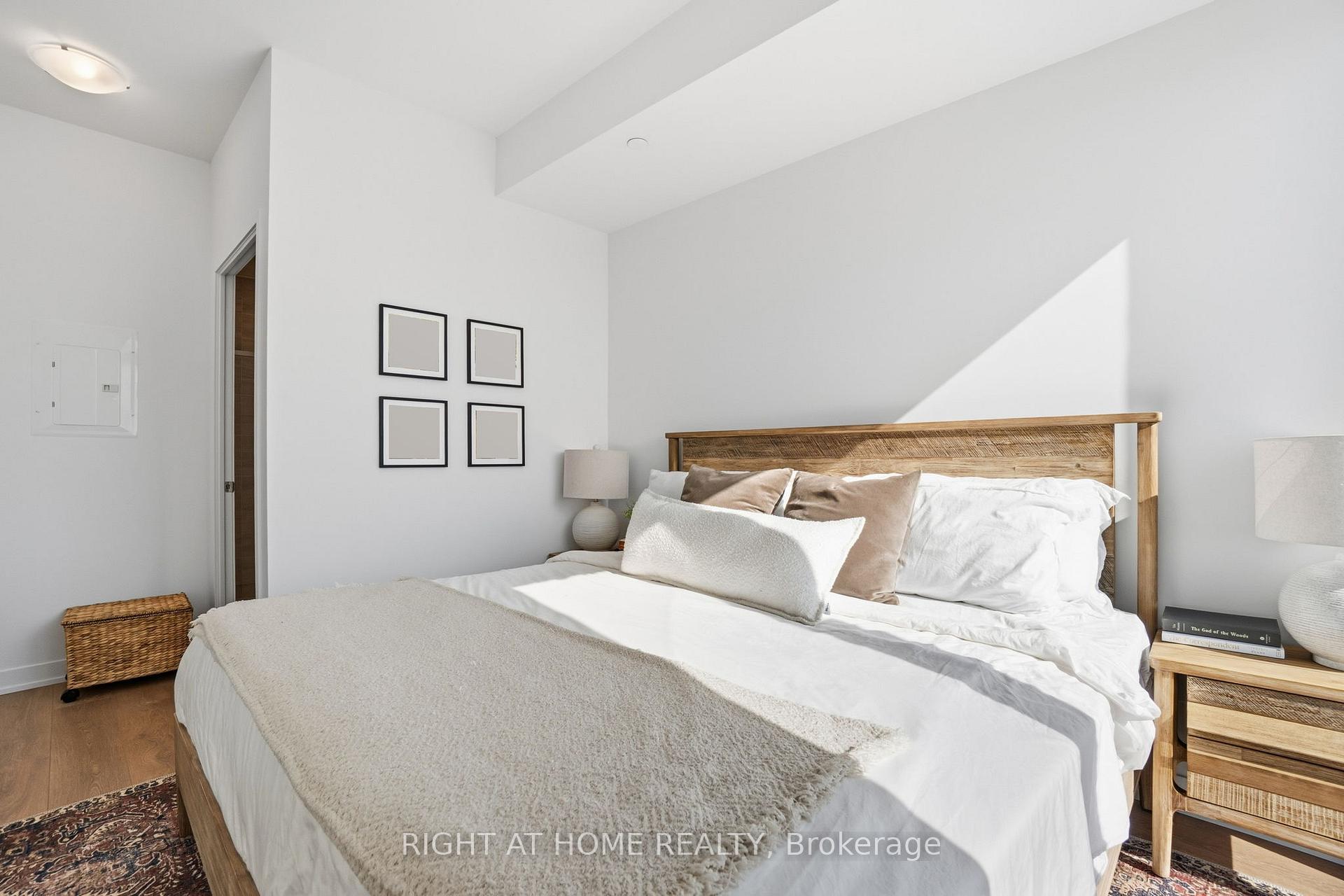 Photo 11 of 10 Abeja Street, Vaughan, Concord — HOMEH