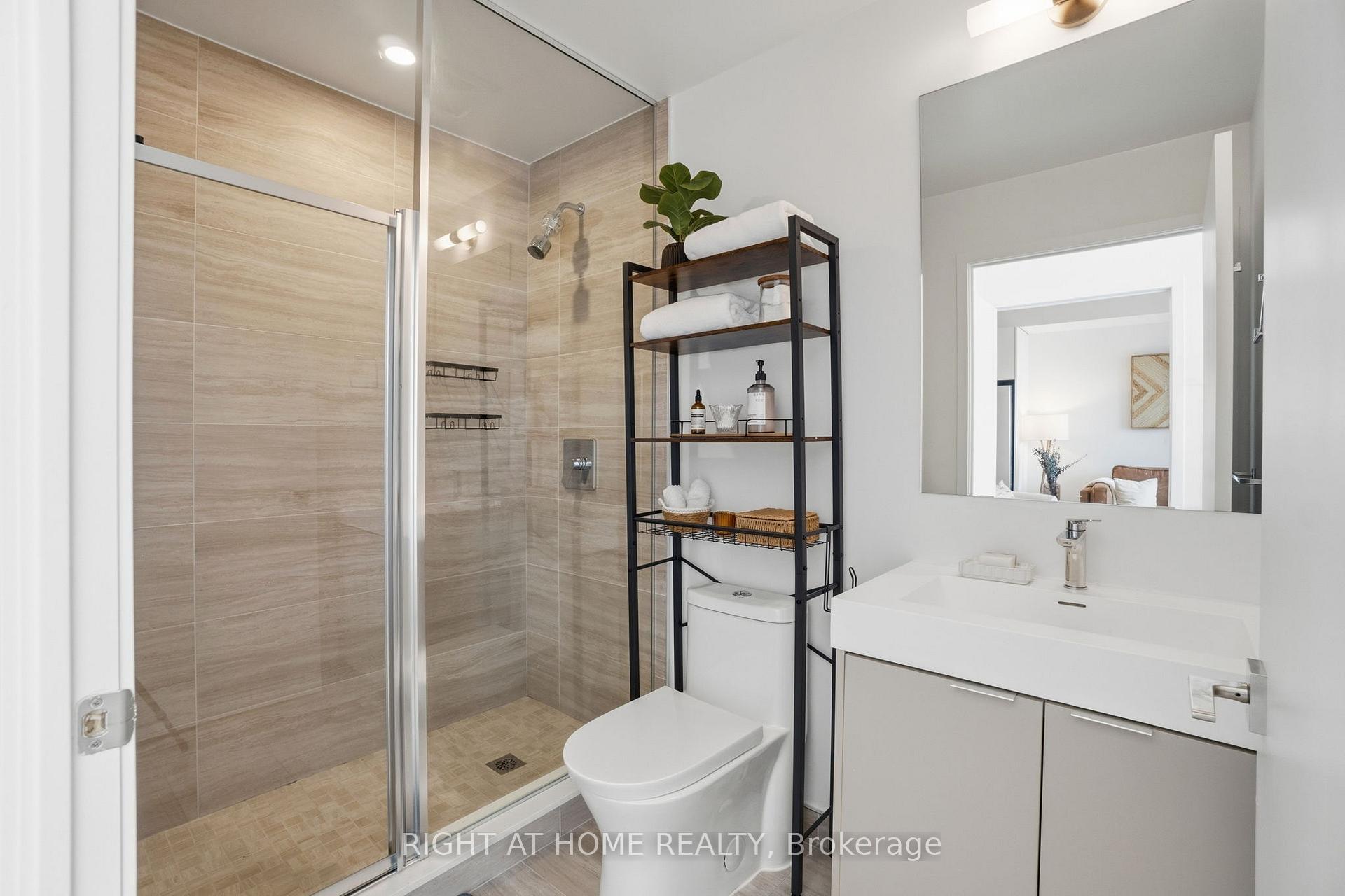 Photo 13 of 10 Abeja Street, Vaughan, Concord — HOMEH