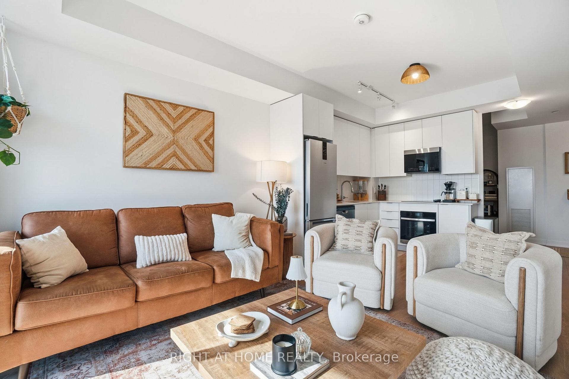 Photo 14 of 10 Abeja Street, Vaughan, Concord — HOMEH