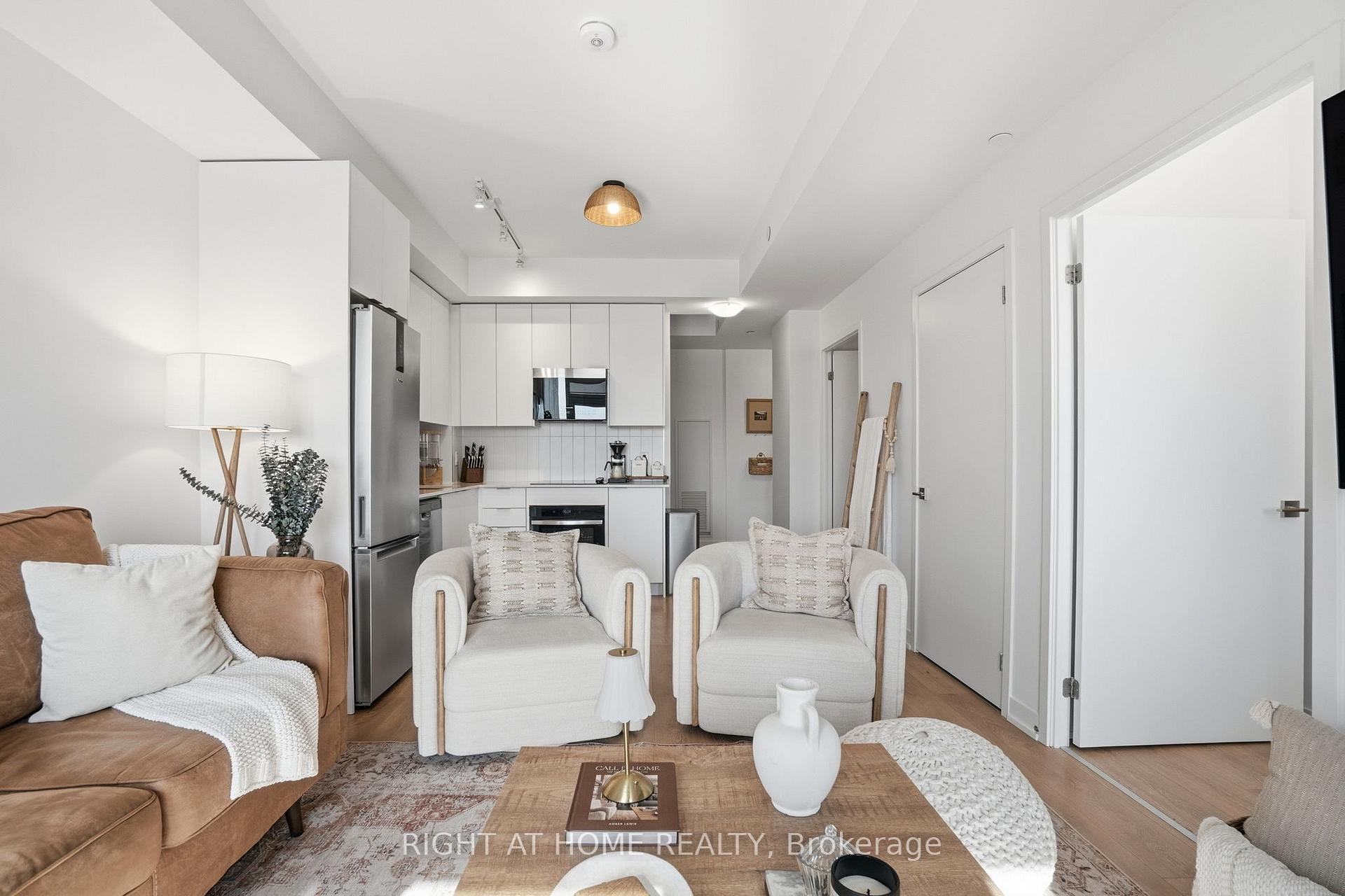 Photo 16 of 10 Abeja Street, Vaughan, Concord — HOMEH