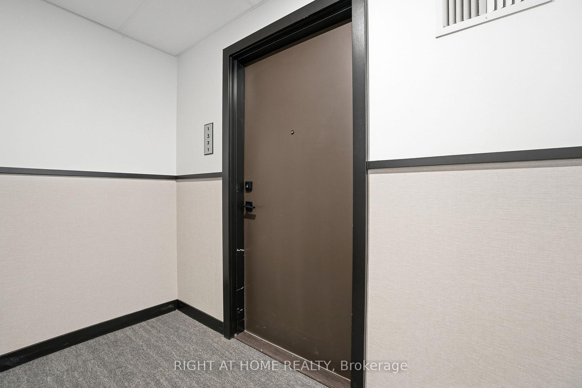 Photo 17 of 10 Abeja Street, Vaughan, Concord — HOMEH