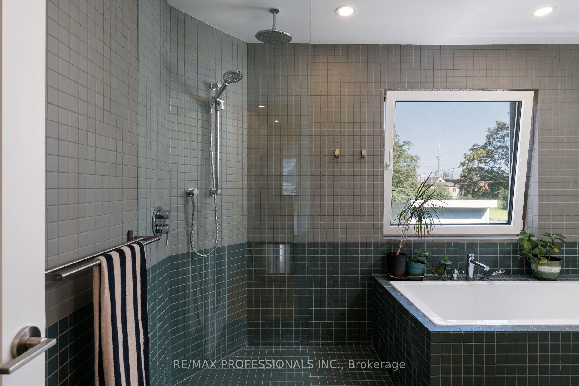Photo 24 of 69 Sheridan Avenue, Toronto, Little Portugal — HOMEH