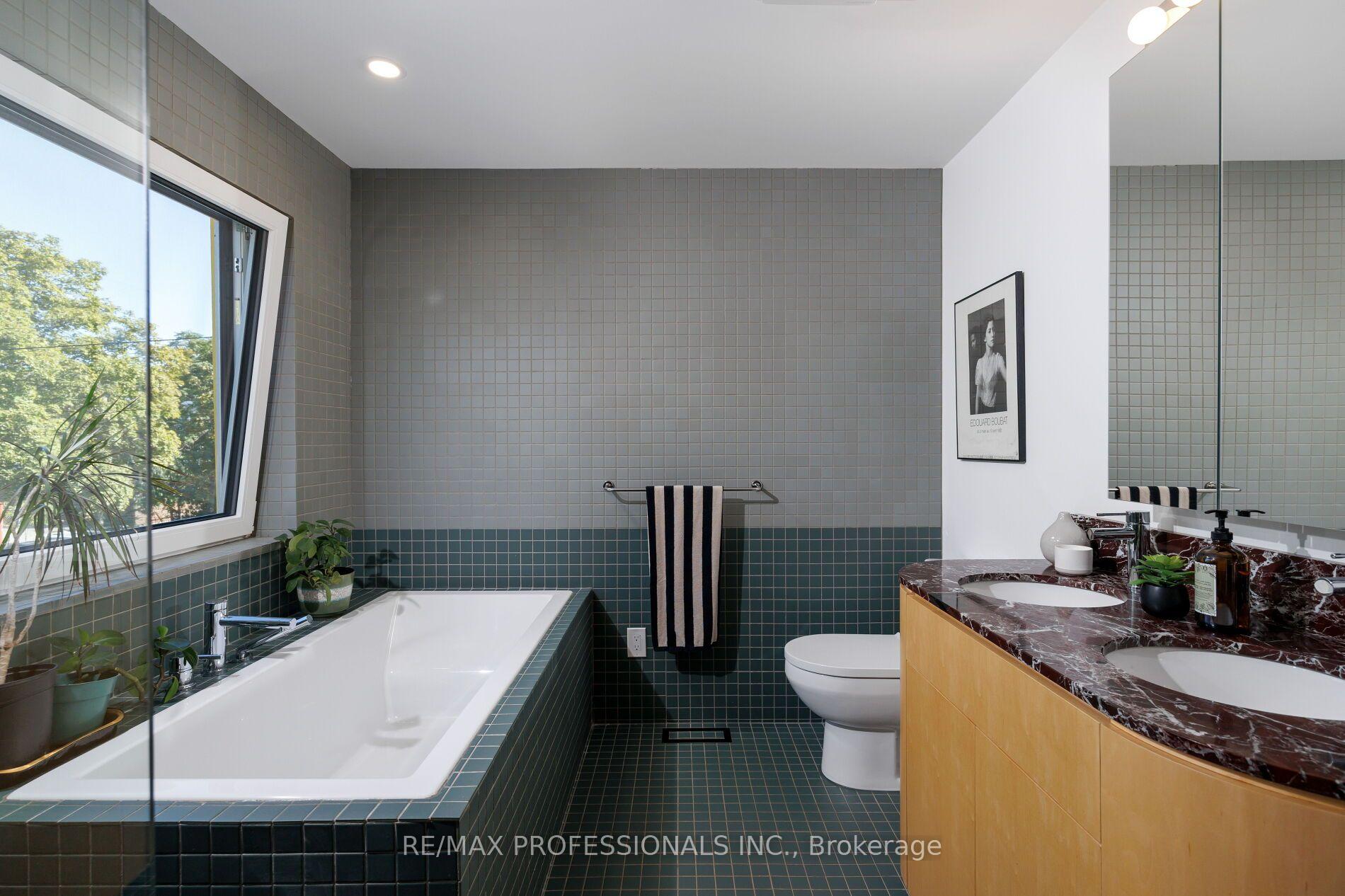 Photo 25 of 69 Sheridan Avenue, Toronto, Little Portugal — HOMEH