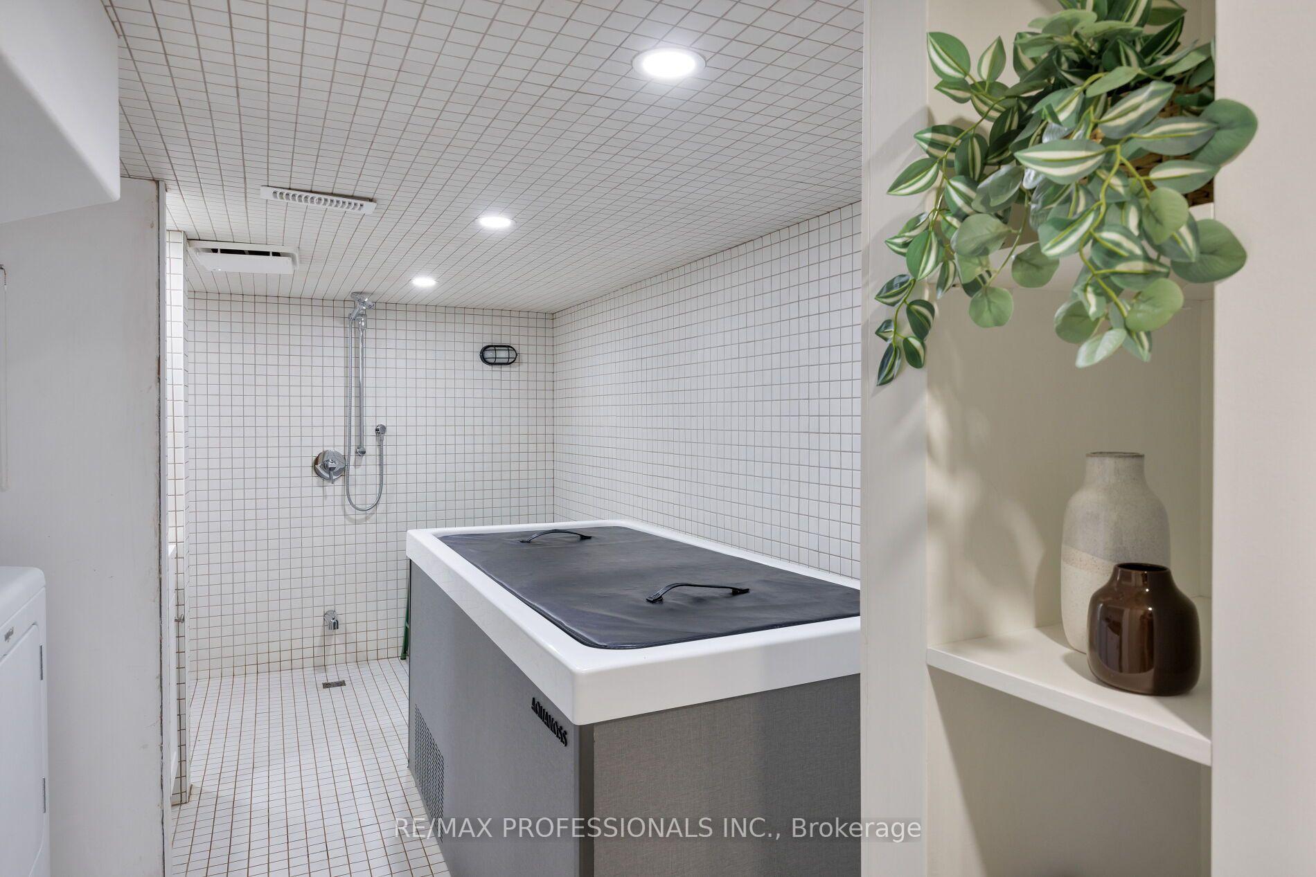 Photo 42 of 69 Sheridan Avenue, Toronto, Little Portugal — HOMEH