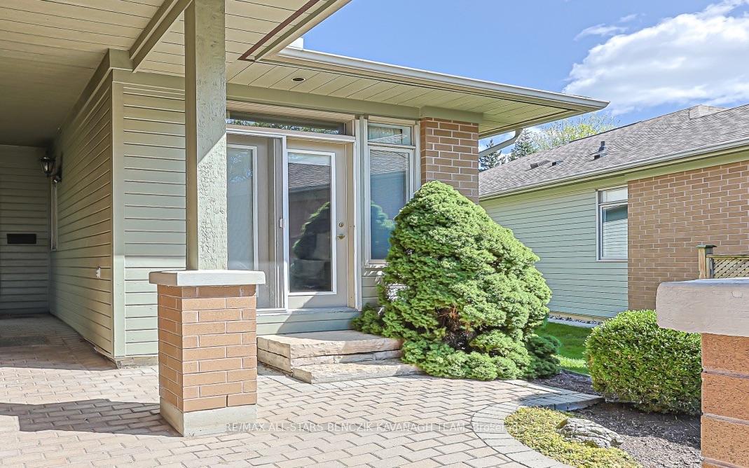 Photo 16 of 9 Warnock Green Way, Markham, Greensborough — HOMEH