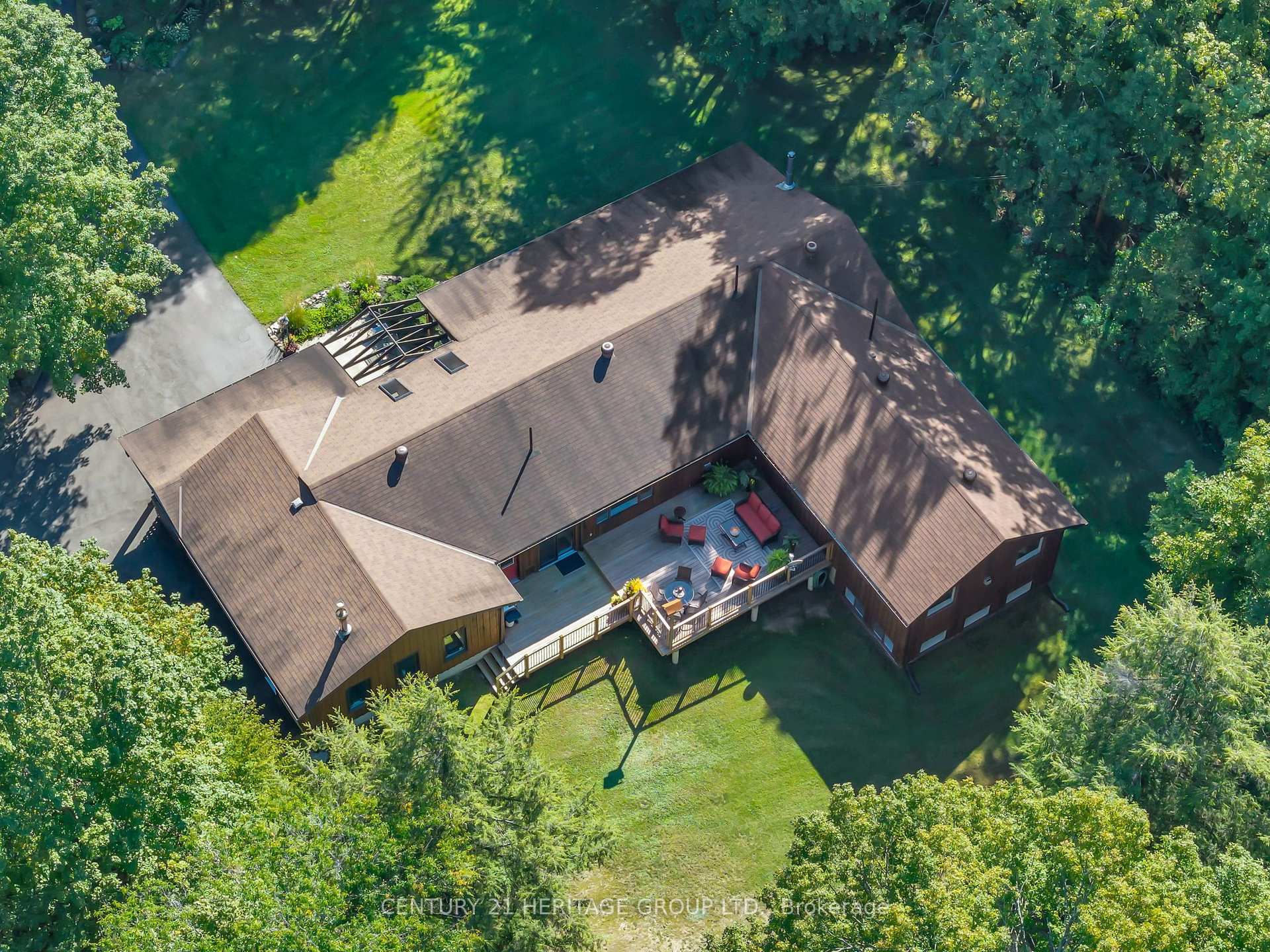 Photo 2 of 116 Mill Pond Side Road, Oro-Medonte, Rural Oro-Medonte — HOMEH