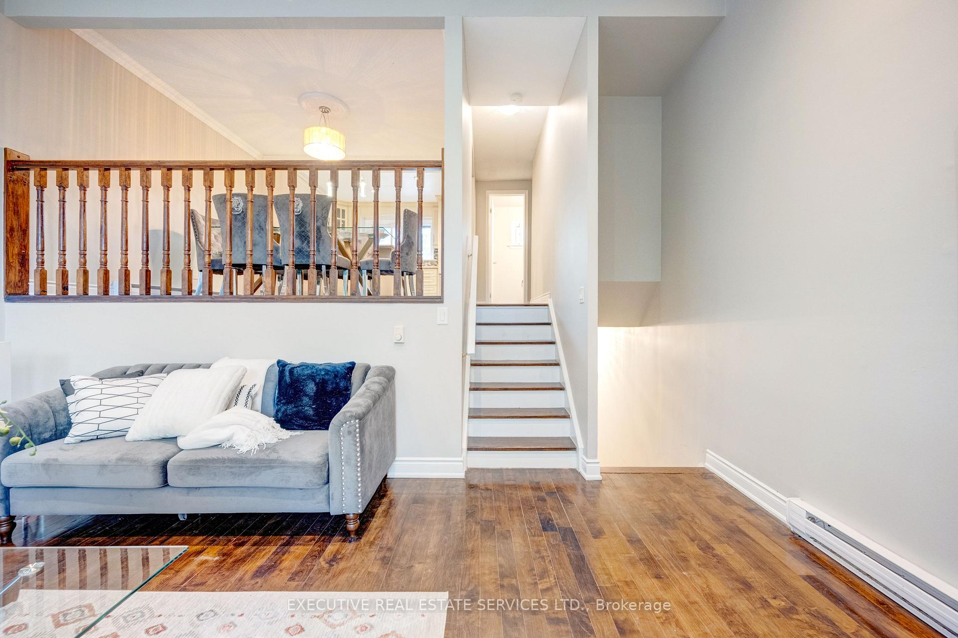 Photo 2 of 68 Briar Path N, Brampton, Avondale — HOMEH