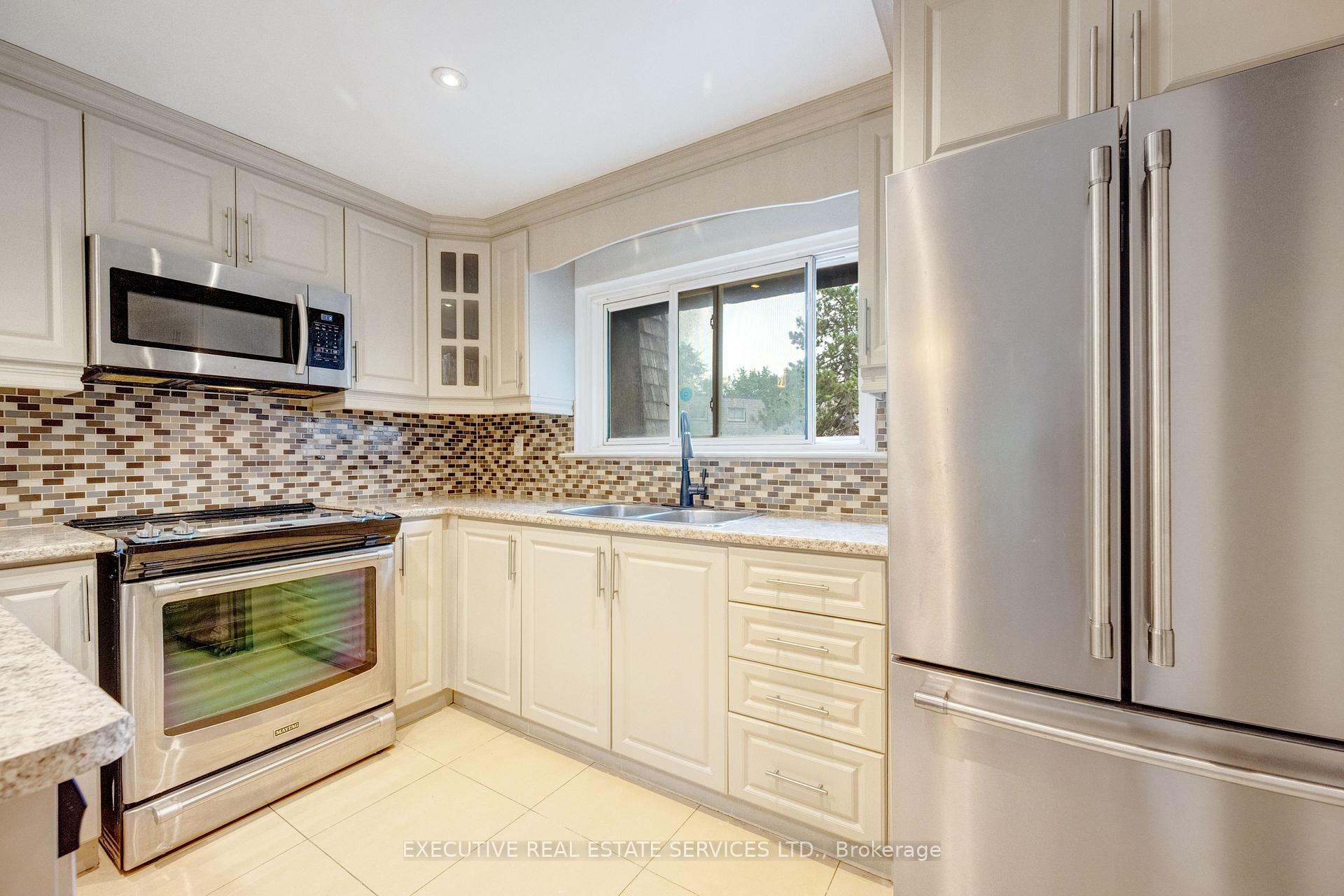 Photo 8 of 68 Briar Path N, Brampton, Avondale — HOMEH