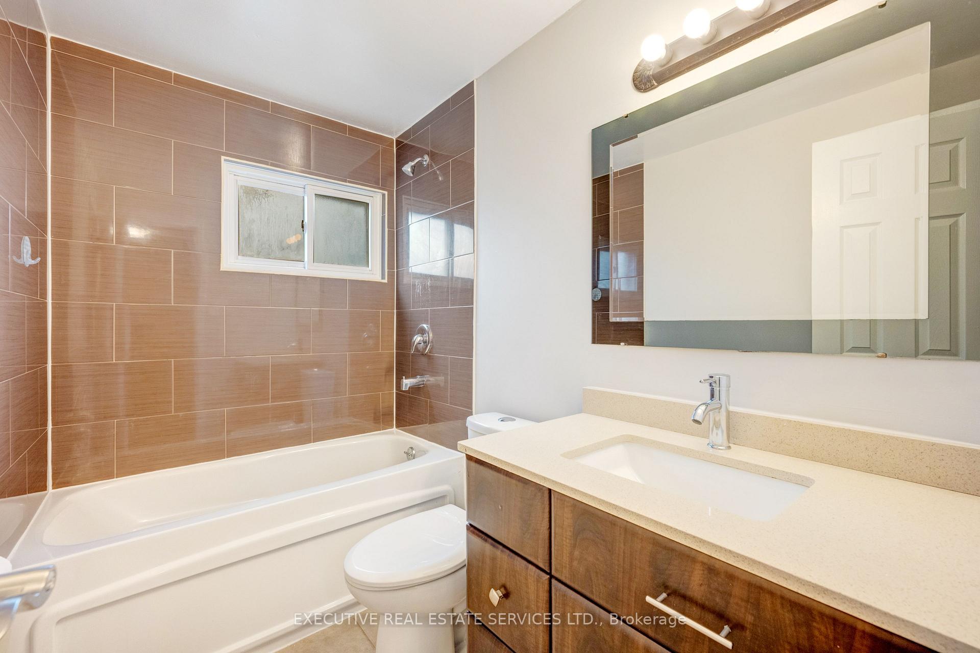 Photo 12 of 68 Briar Path N, Brampton, Avondale — HOMEH