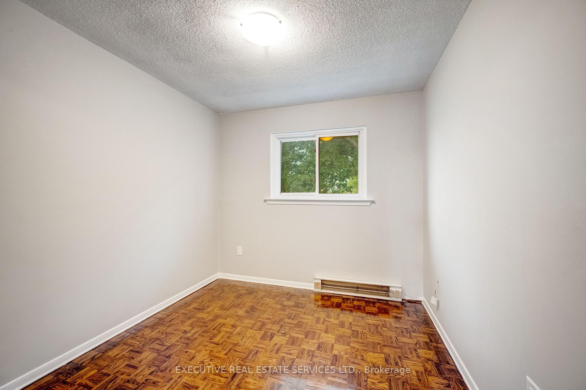 Photo 13 of 68 Briar Path N, Brampton, Avondale — HOMEH