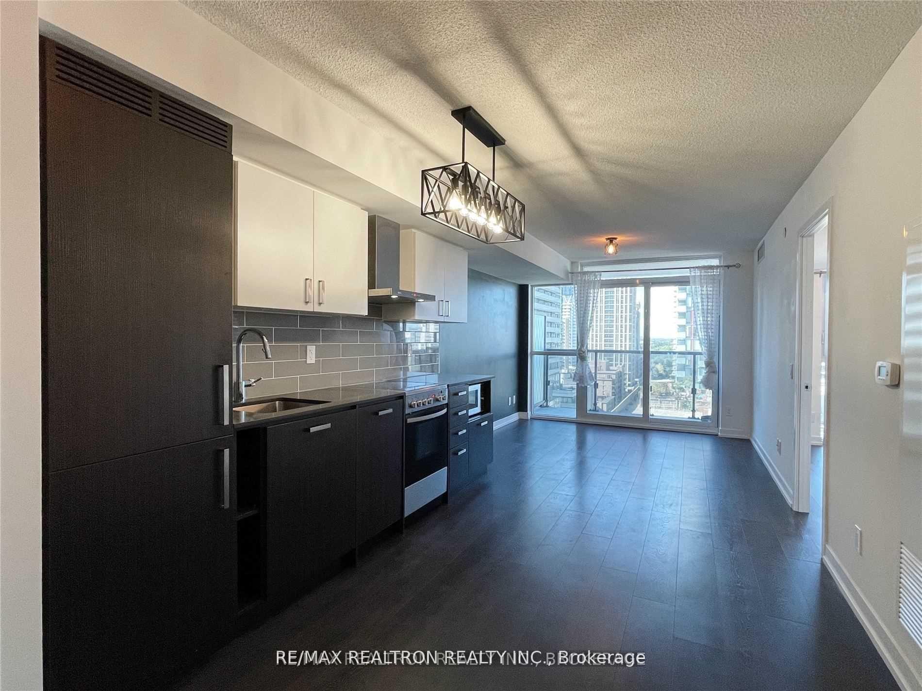 Photo 3 of Unit 1404, 125 Redpath Avenue, Toronto, Mount Pleasant East — HOMEH