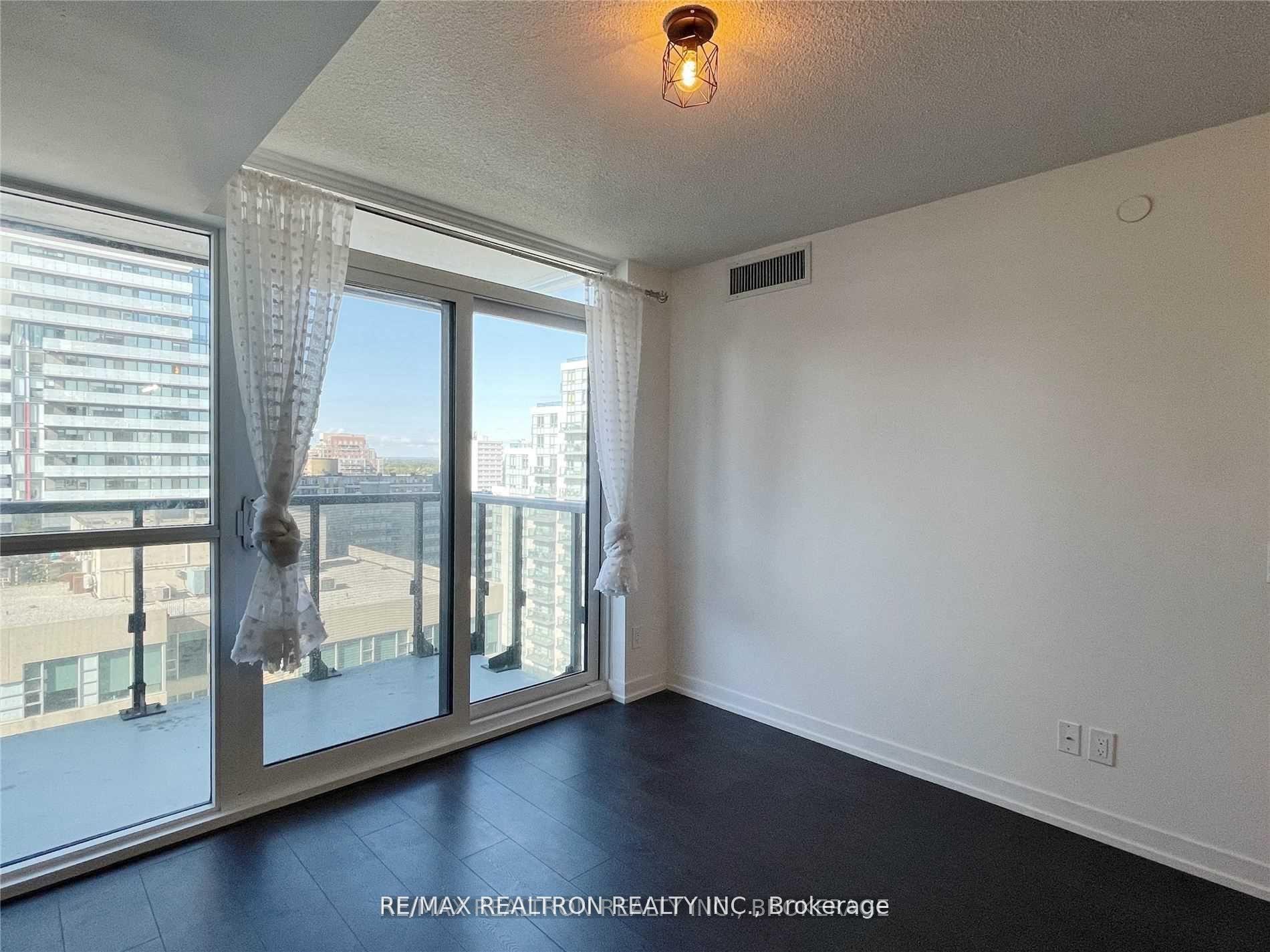 Photo 6 of Unit 1404, 125 Redpath Avenue, Toronto, Mount Pleasant East — HOMEH
