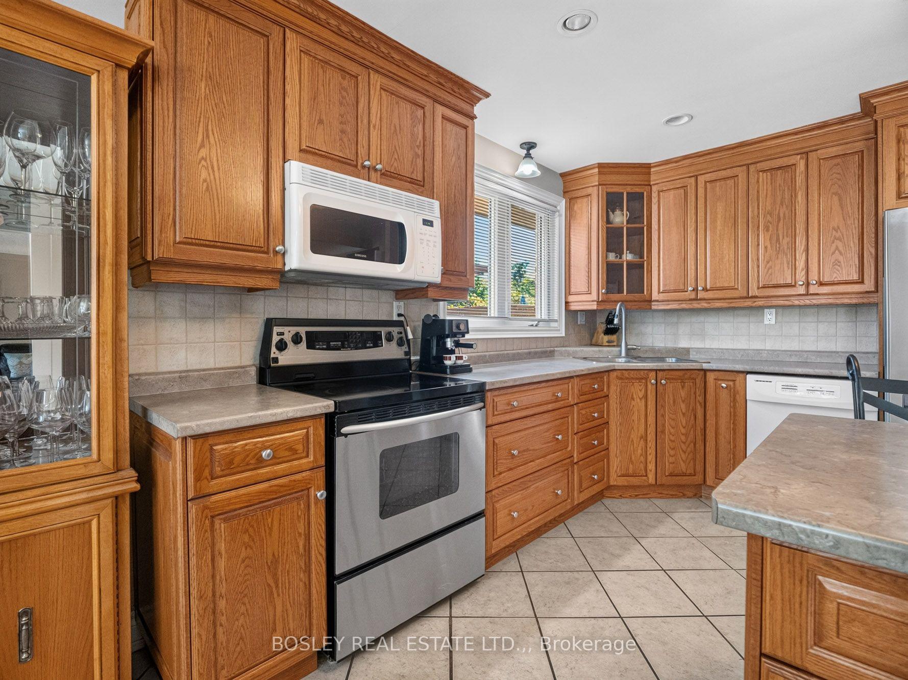 Photo 6 of 5 Bendingroad Crescent, St. Catharines, Lakeport — HOMEH
