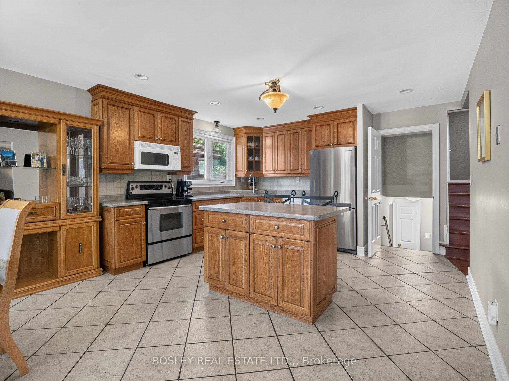 Photo 7 of 5 Bendingroad Crescent, St. Catharines, Lakeport — HOMEH