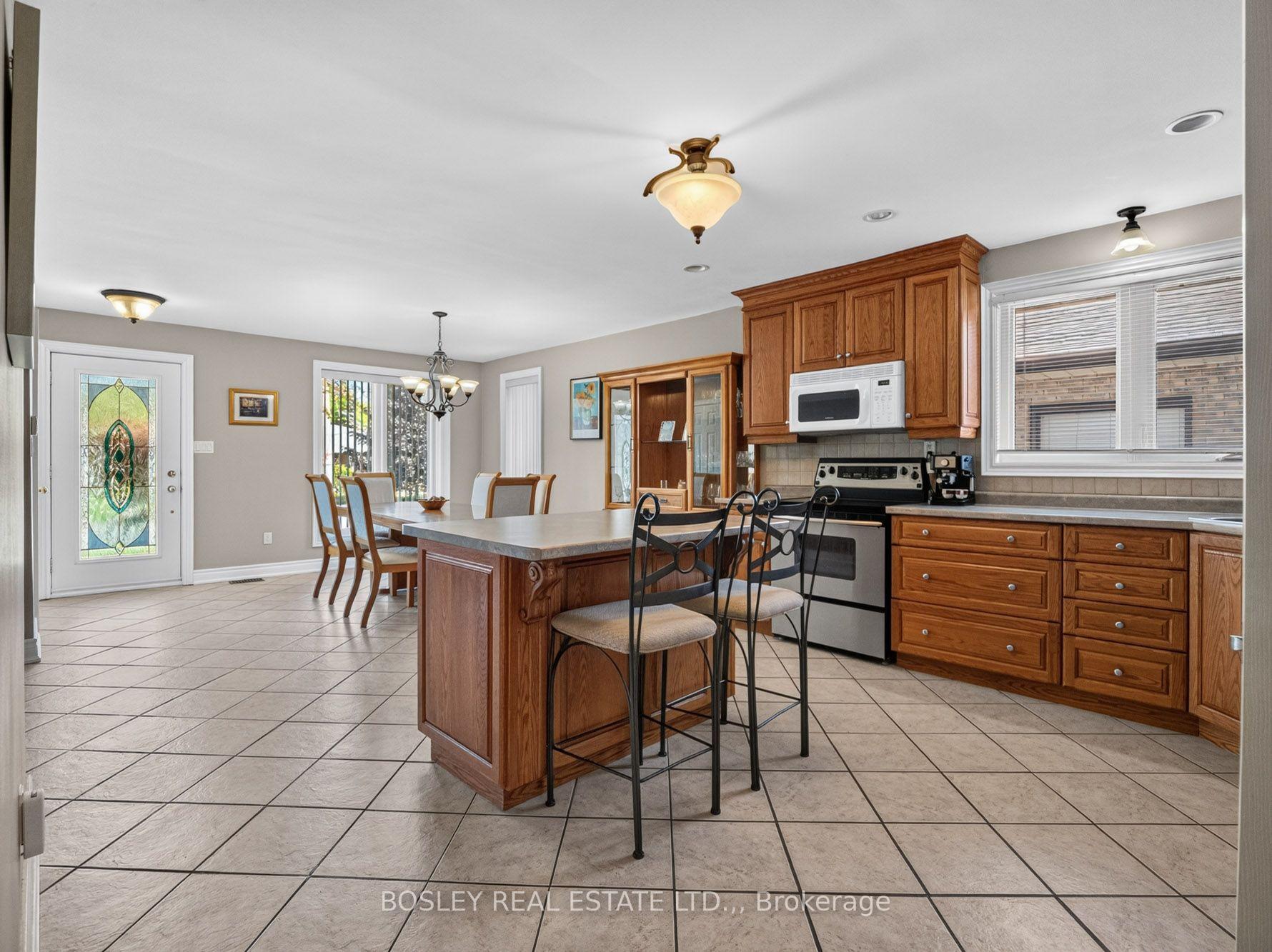 Photo 8 of 5 Bendingroad Crescent, St. Catharines, Lakeport — HOMEH