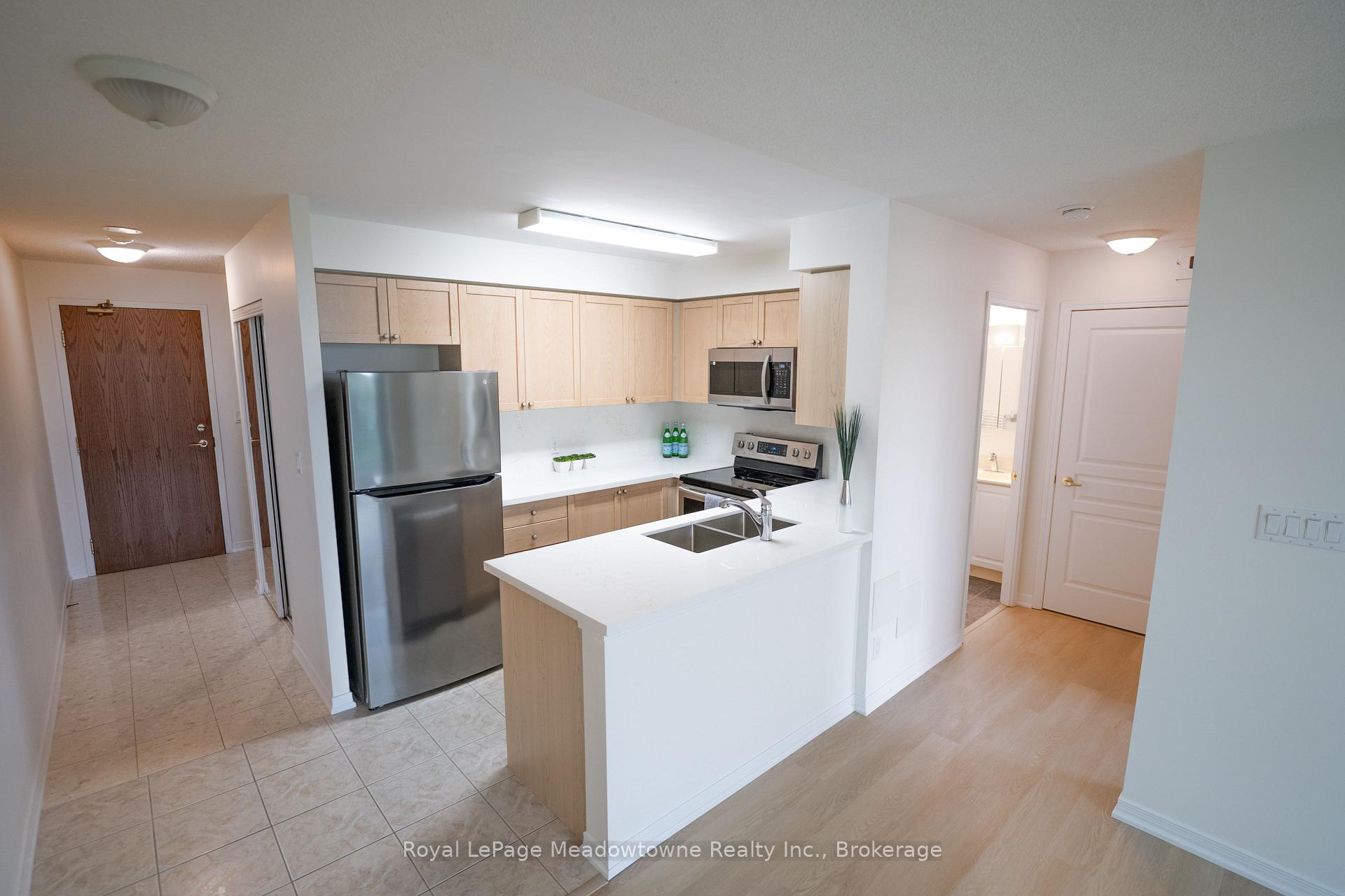 Photo 4 of Unit 301, 4879 Kimbermount Avenue, Mississauga, Central Erin Mills — HOMEH