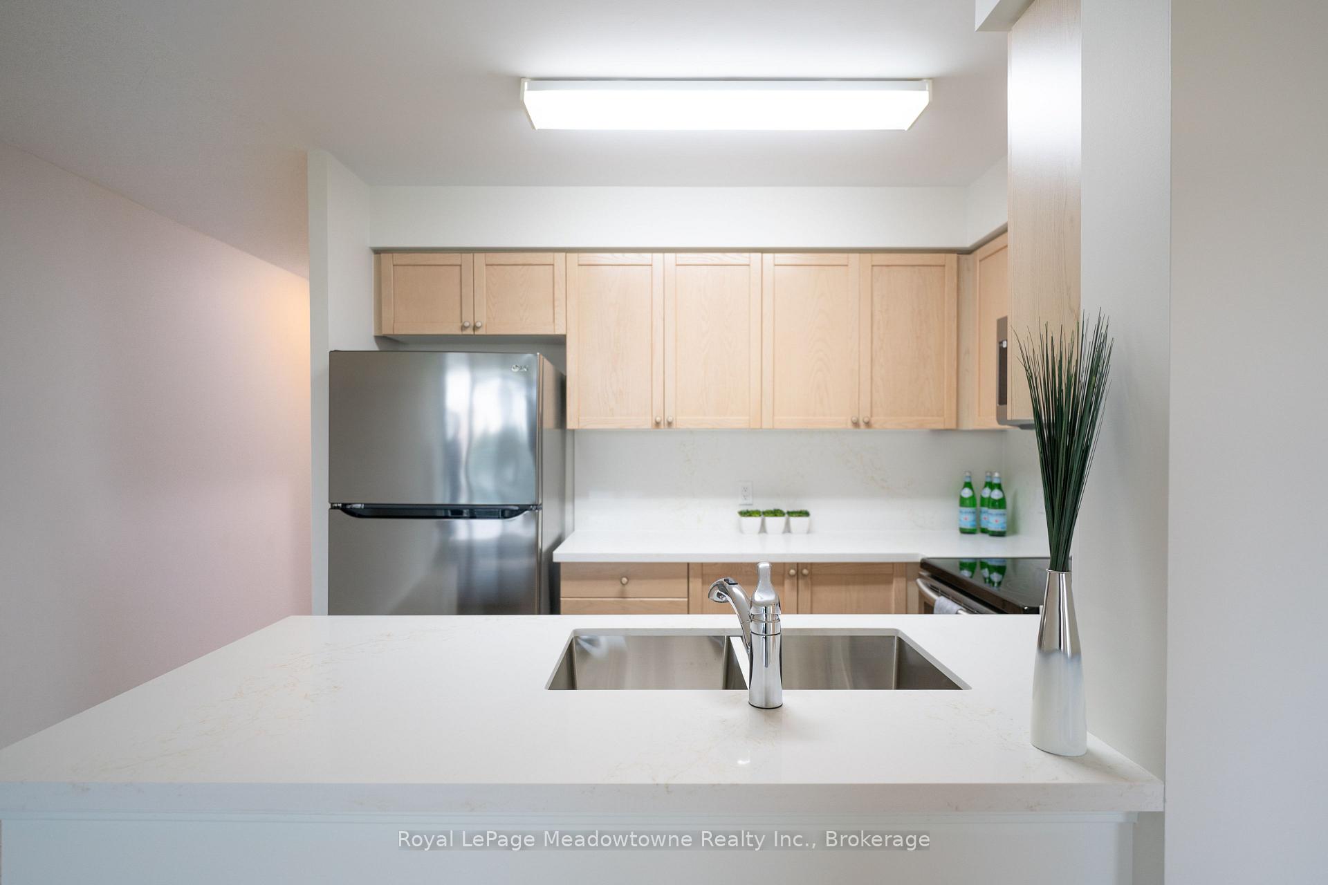 Photo 5 of Unit 301, 4879 Kimbermount Avenue, Mississauga, Central Erin Mills — HOMEH