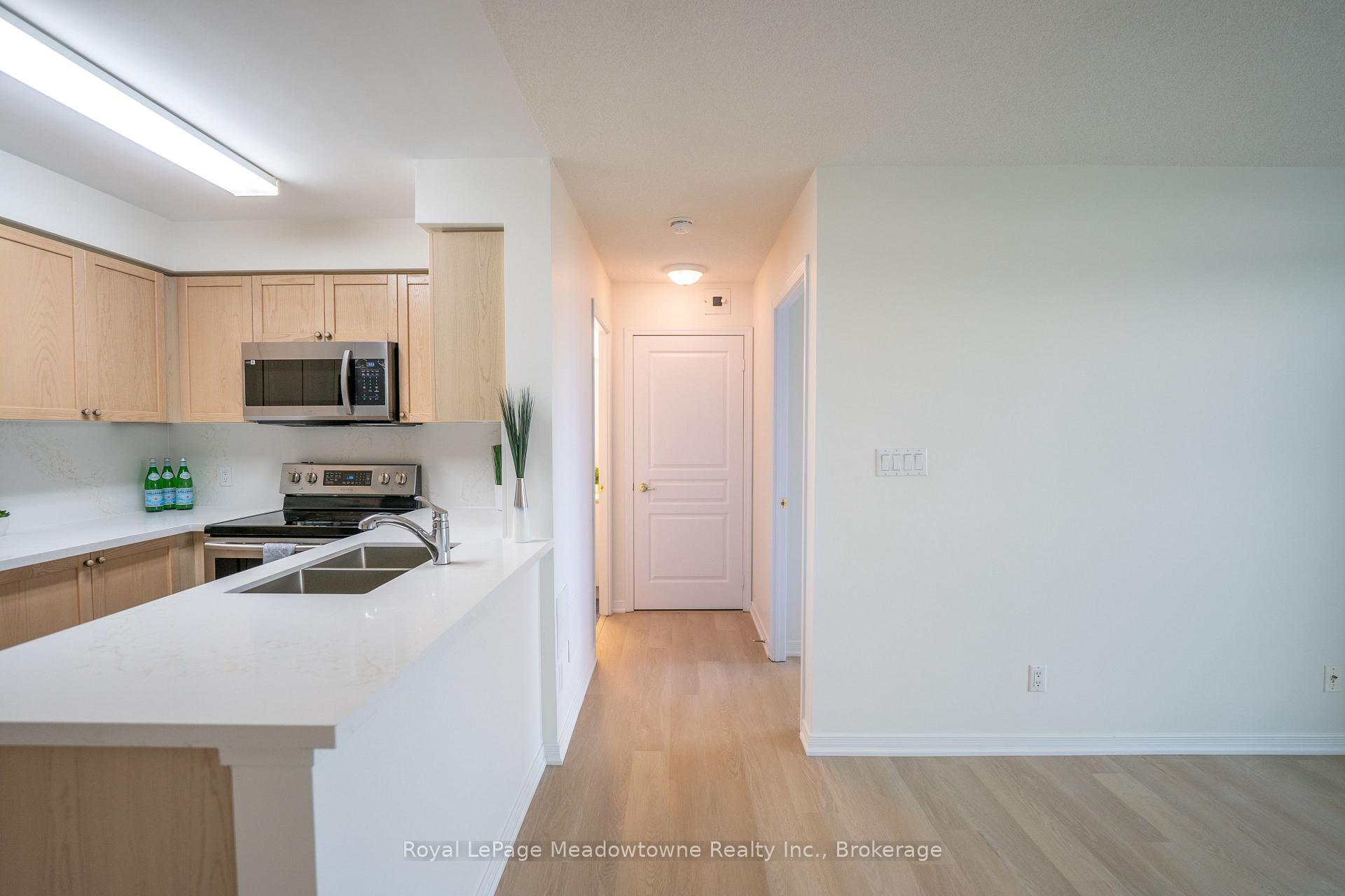 Photo 6 of Unit 301, 4879 Kimbermount Avenue, Mississauga, Central Erin Mills — HOMEH